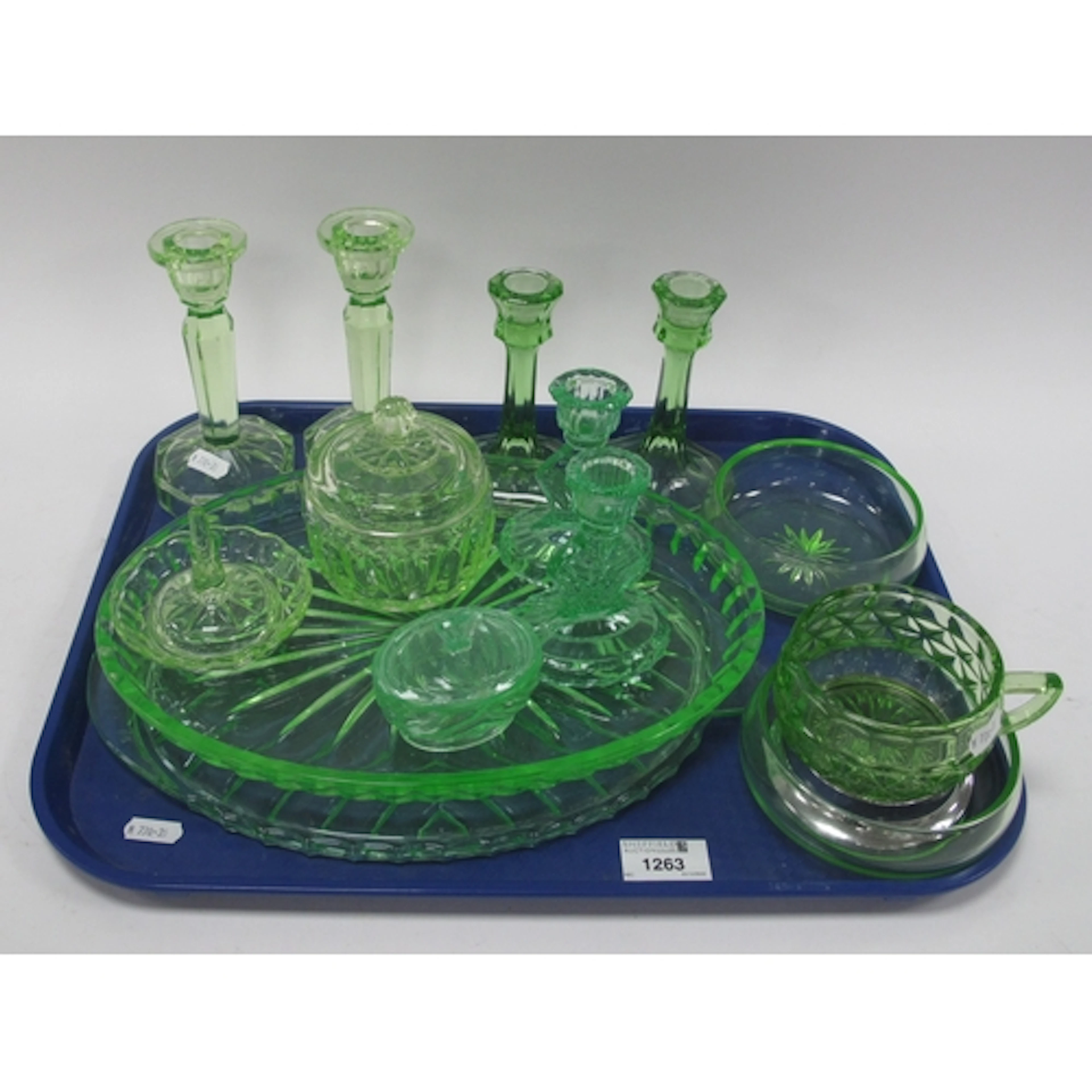 Uranium glassware, comprising an early to mid-20th-century c...