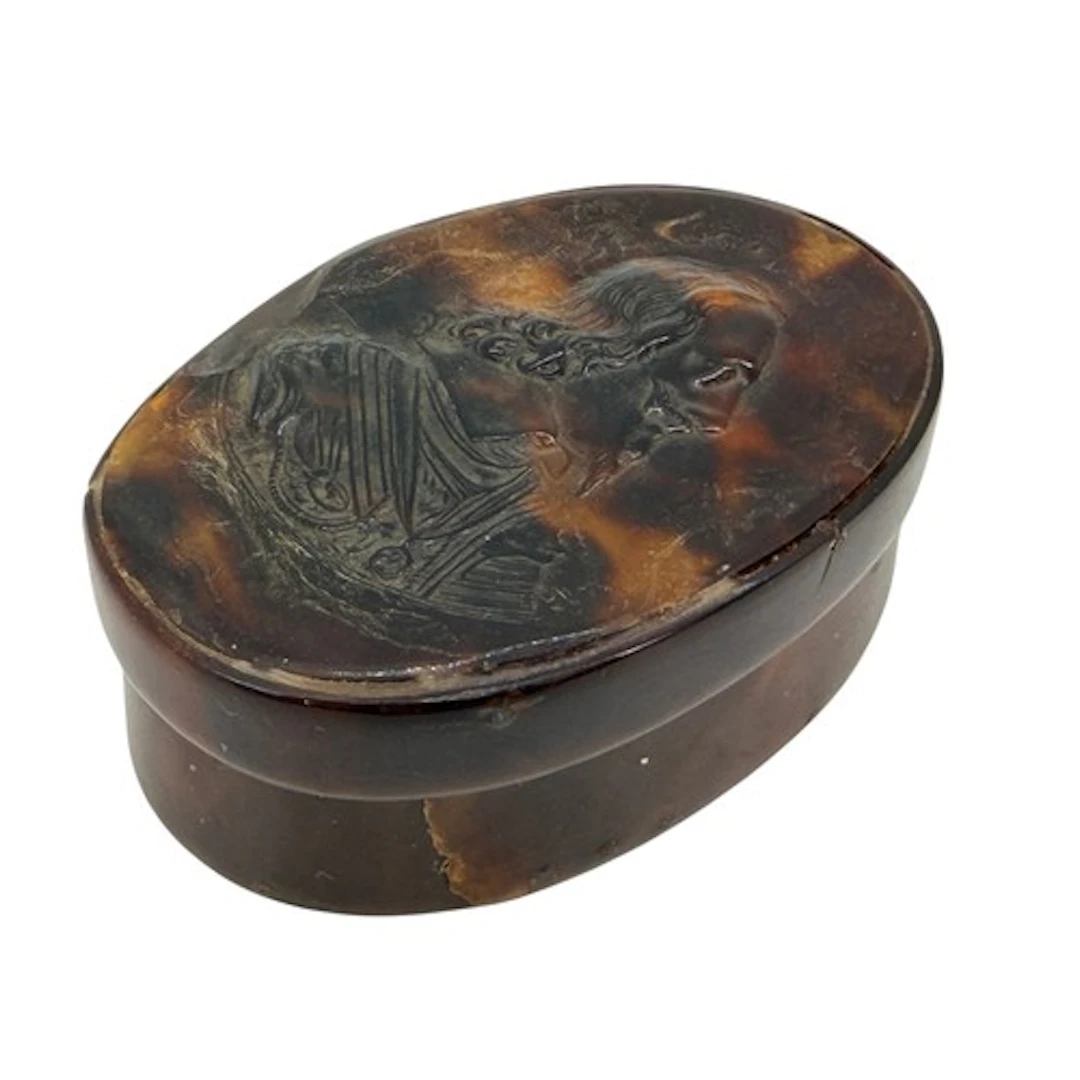 An early 18th-century pressed tortoiseshell snuff box of ova...