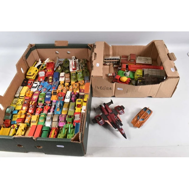 A QUANTITY OF UNBOXED ASSORTED PLAYWORN DIECAST VEHICLES, to...