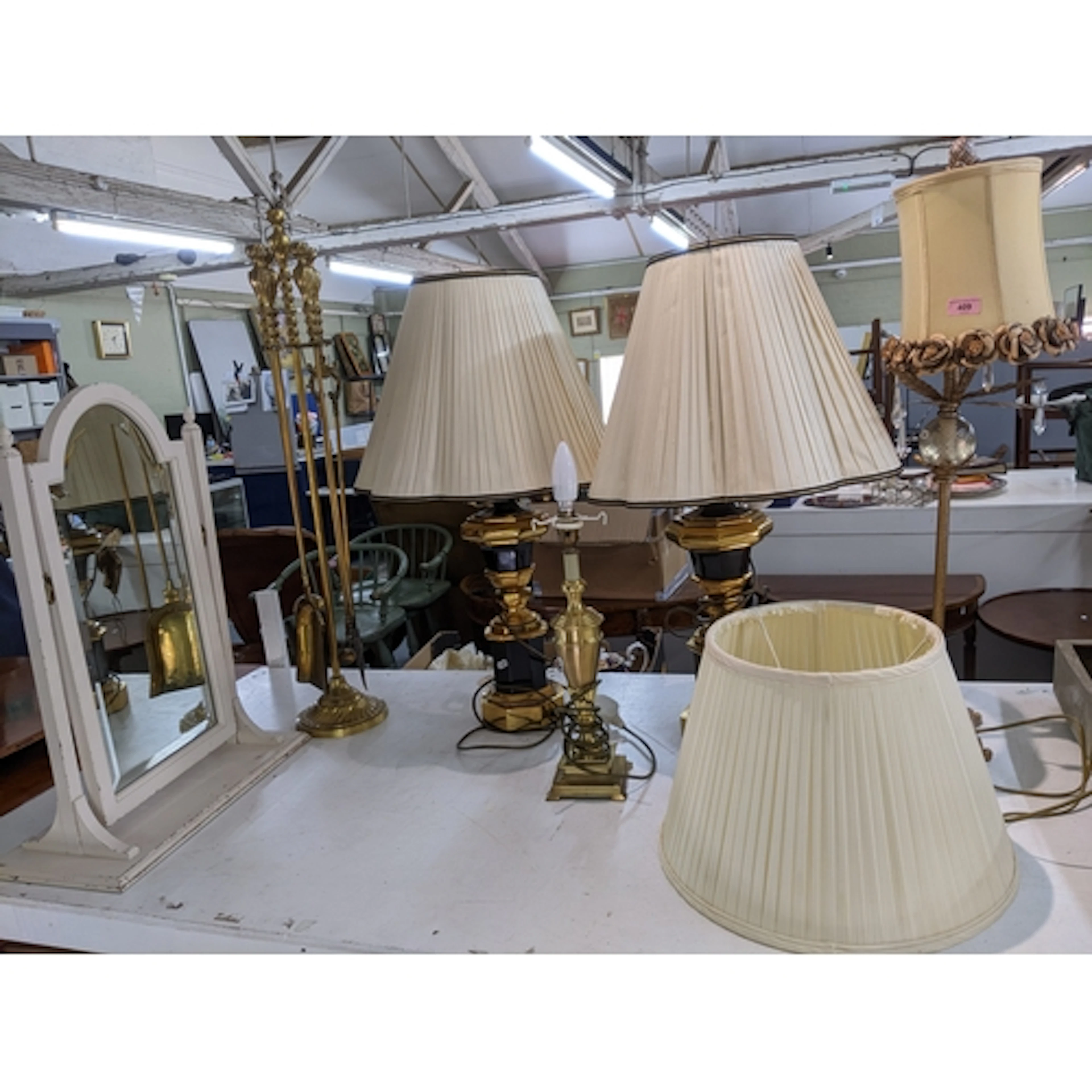 A group of items to include a pair of brass-effect and black...