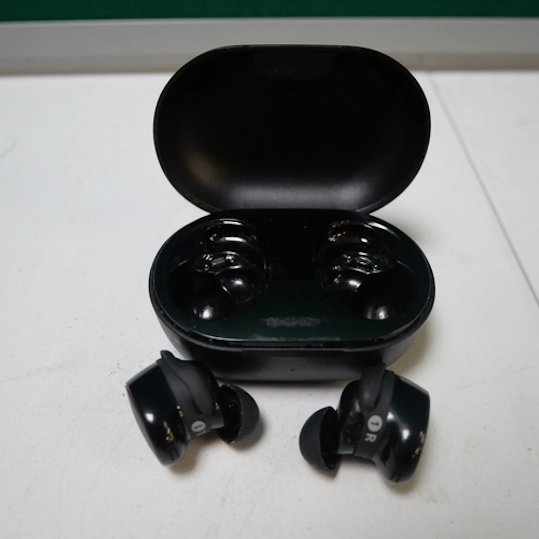 A pair of Bose earbuds, original RRP £149.99 (405-209) *This...