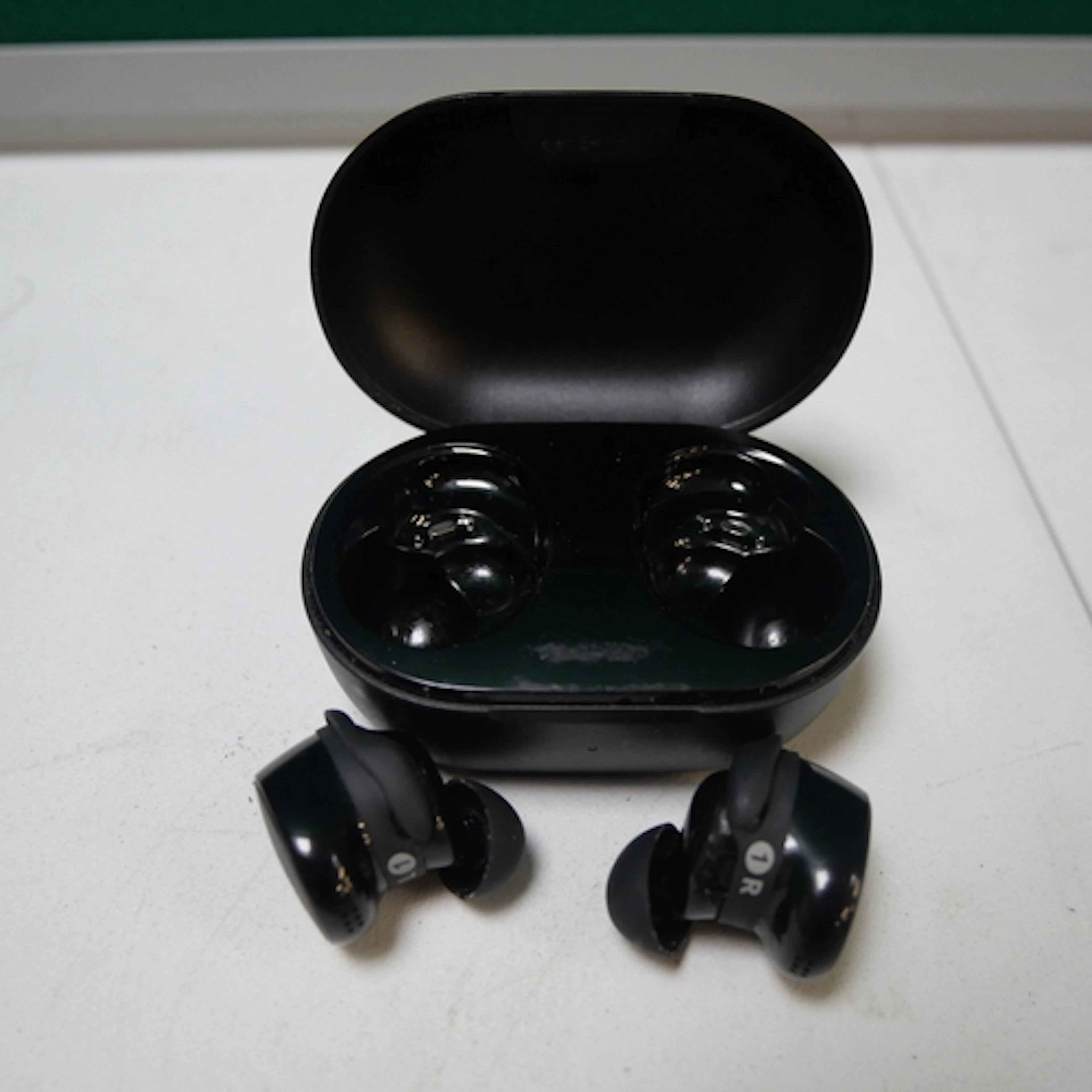 A pair of Bose earbuds, original RRP £149.99 (405-209) *This...