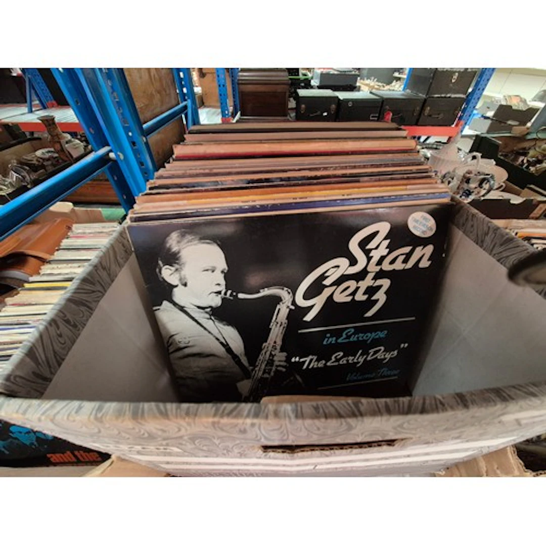 A box of assorted jazz & blues lp album vinyl records.