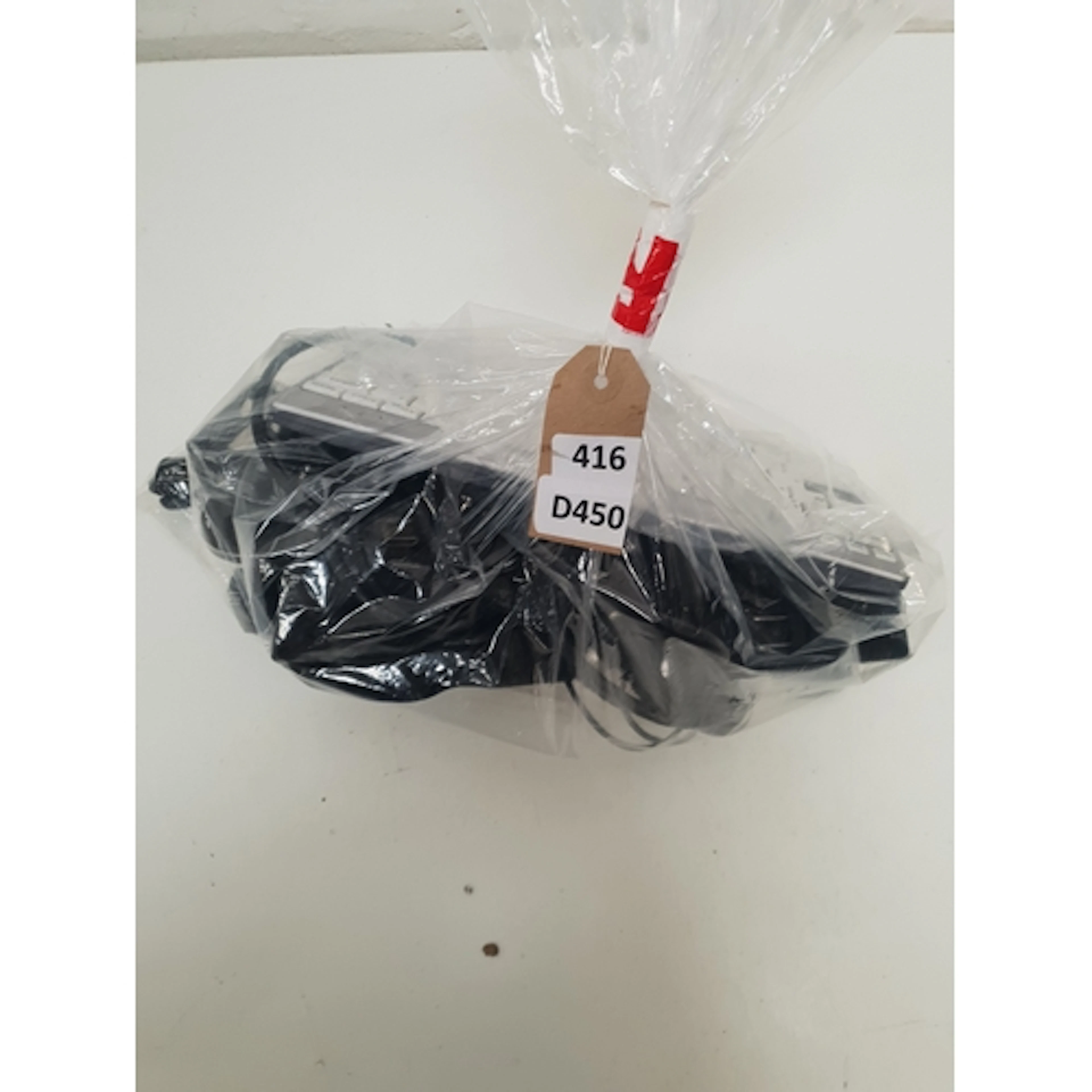ONE BAG OF MIXED ELECTRONICS including a keyboard