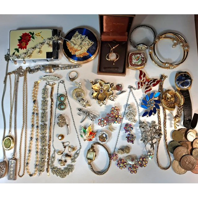 Decorative items, coins and costume jewellery to include a m...
