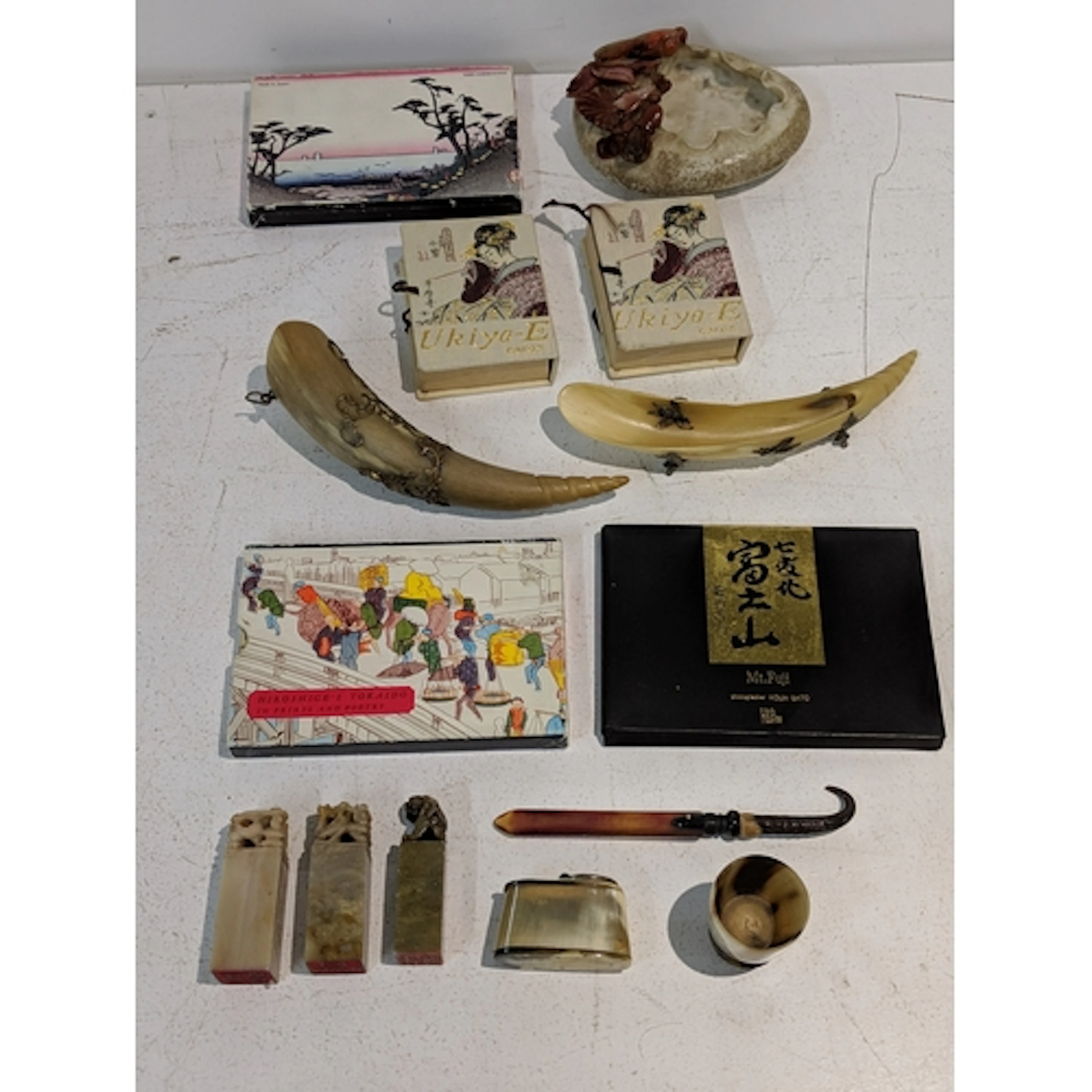 A mixed lot to include Ukiyo-E playing cards, Hiroshige's To...