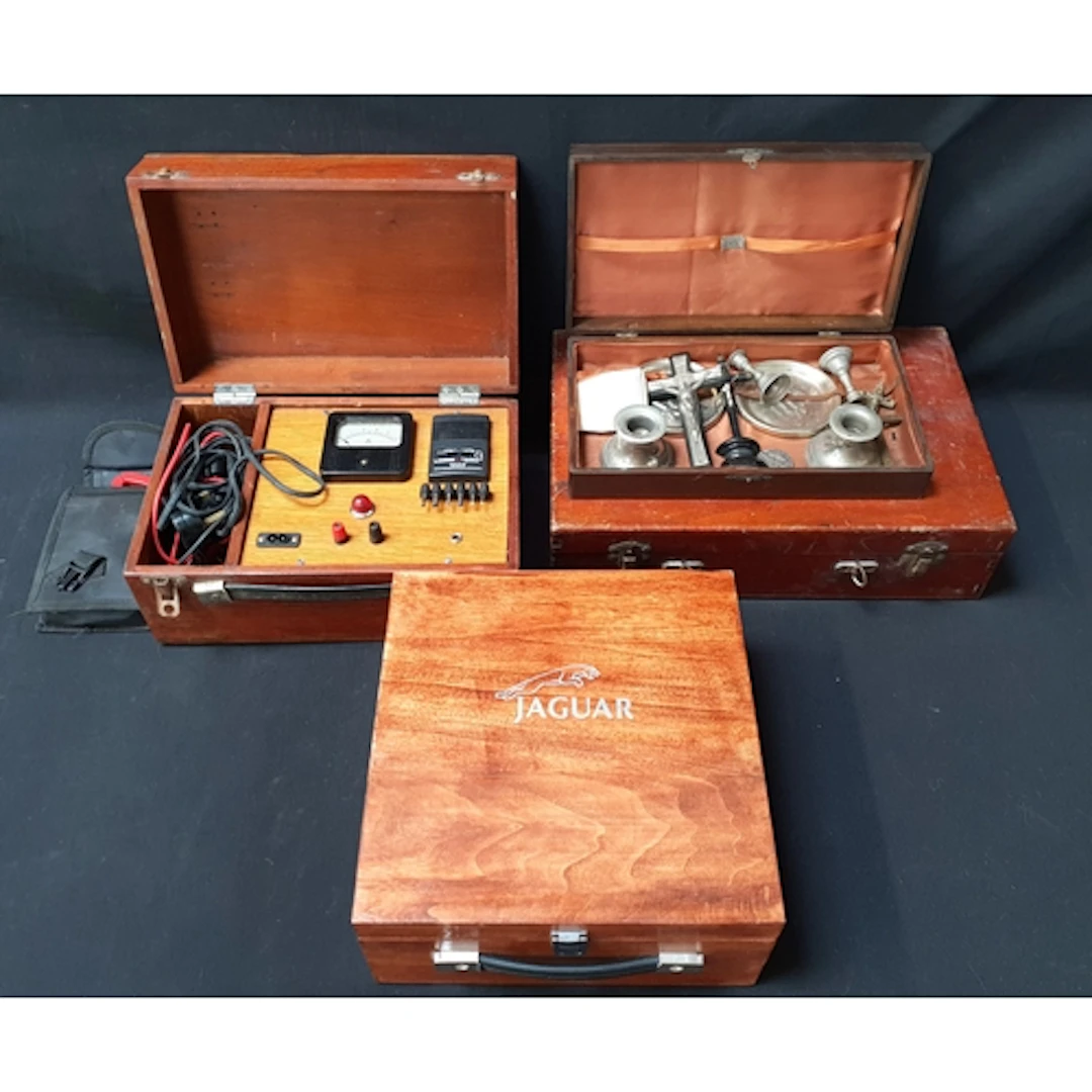 SELECTION OF WOODEN COLLECTABLES including a Jaguar present...