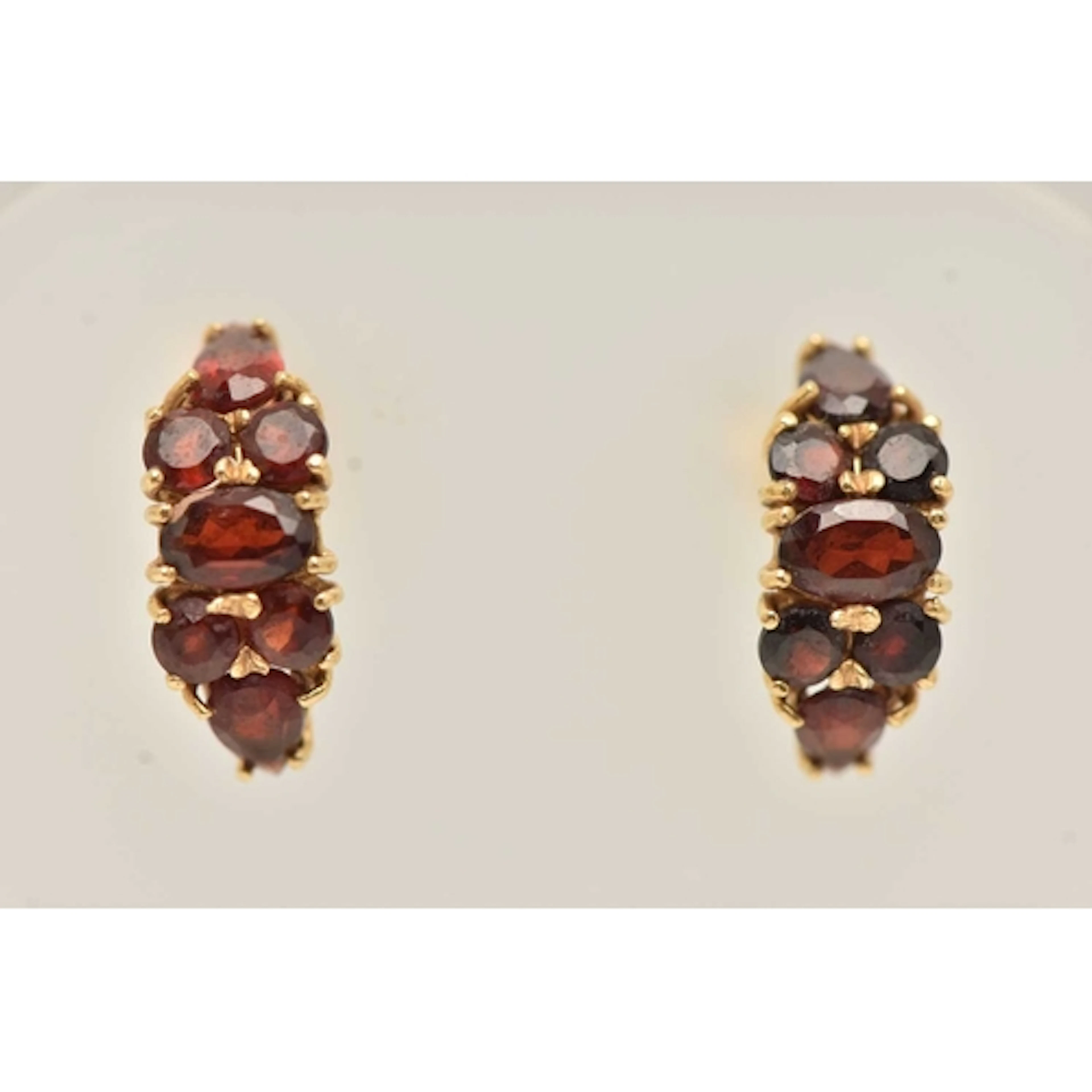 A PAIR OF YELLOW METAL GARNET EARRINGS, each ear stud set wi...
