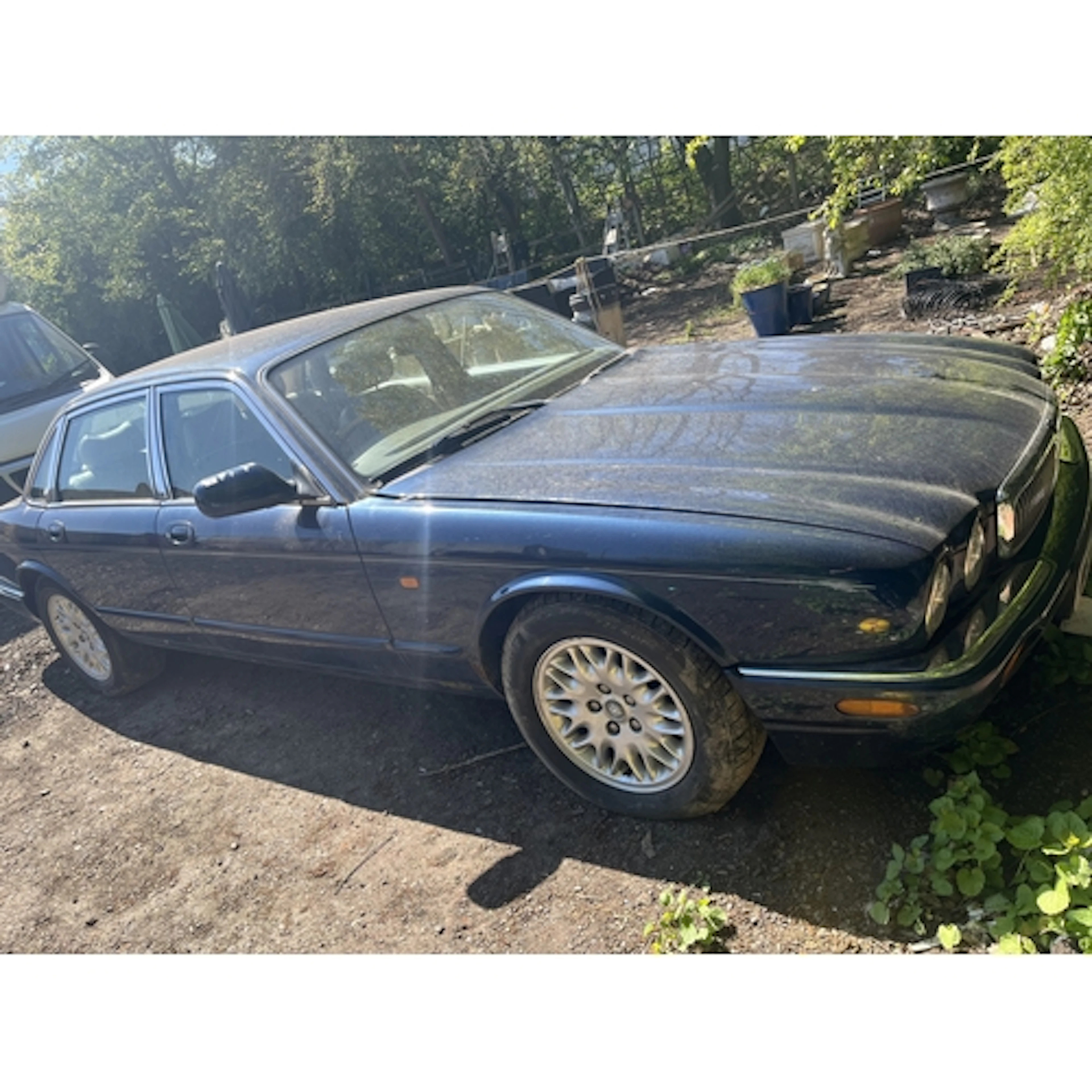 A 2000 JAGUAR XJ8 FOUR DOOR SALOON CAR, in metallic blue, wi...