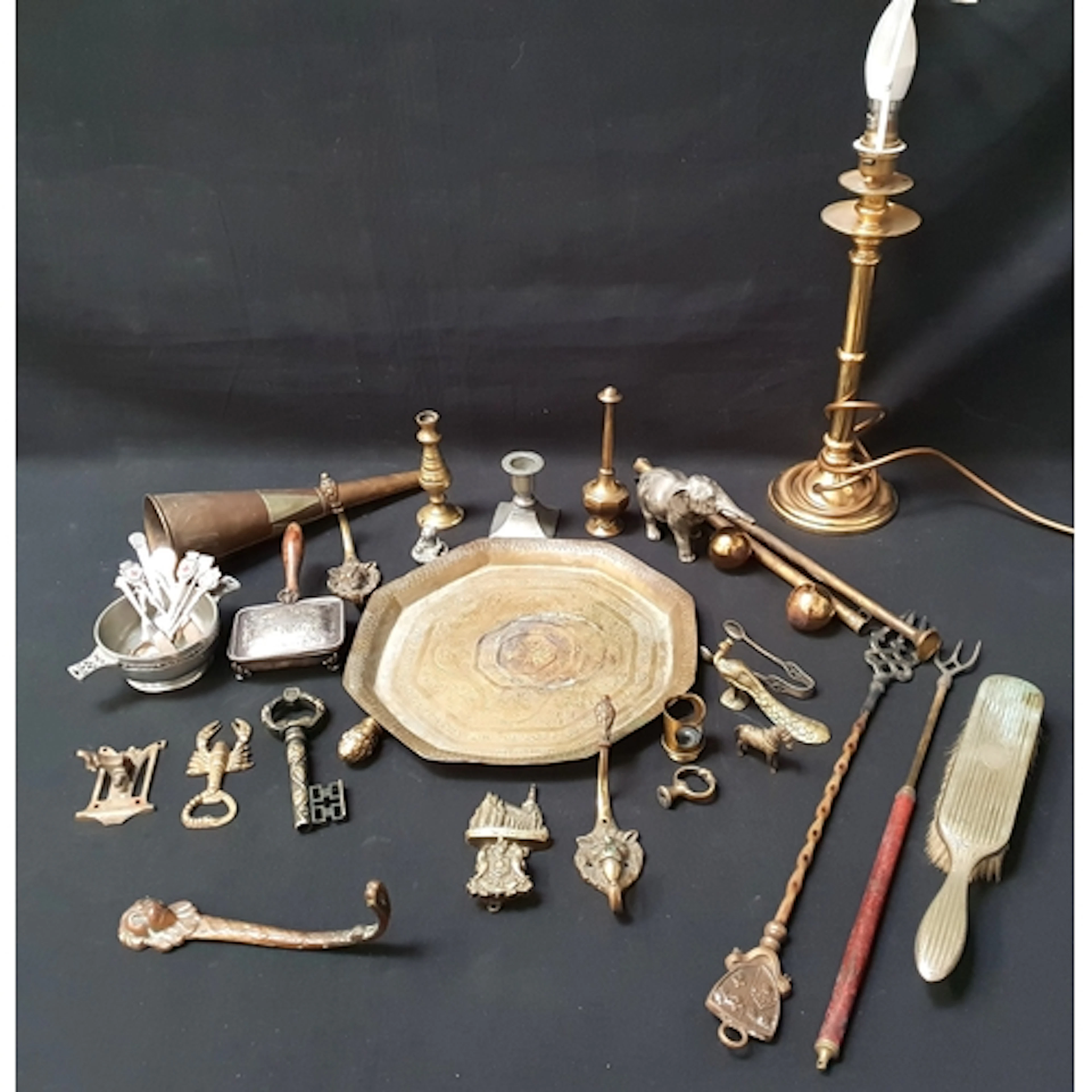 SELECTION OF BRASS AND METAL COLLECTABLES including a coppe...
