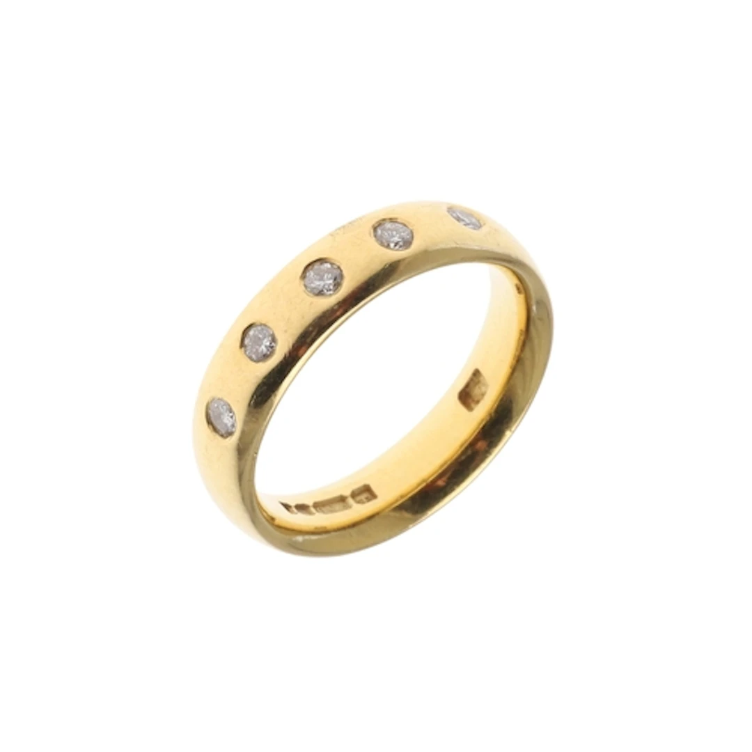 A DIAMOND AND 18CT GOLD GYPSY RING. the gold band is mounted...