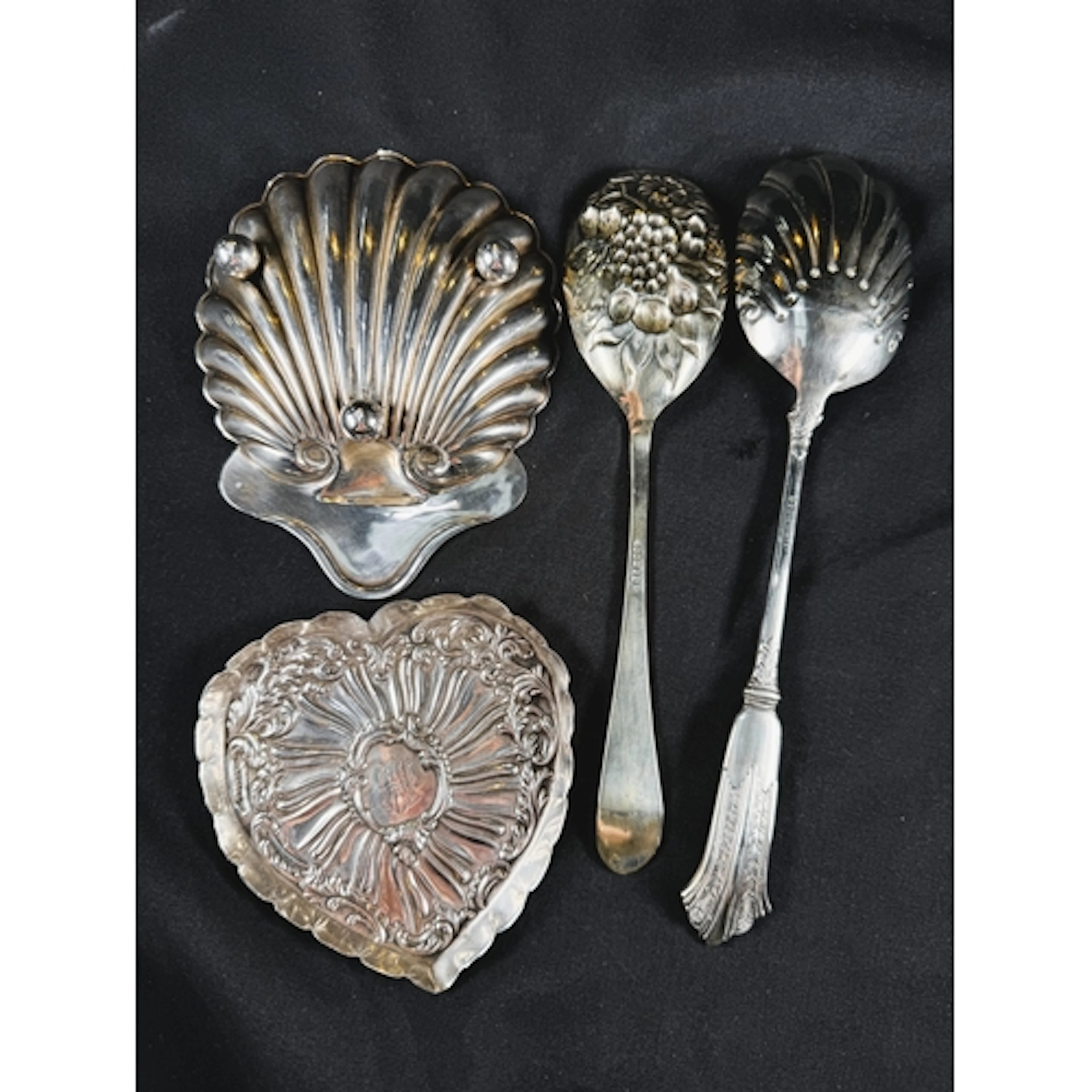 A hallmarked silver shell dish and two silver dishes 3.5oz a...