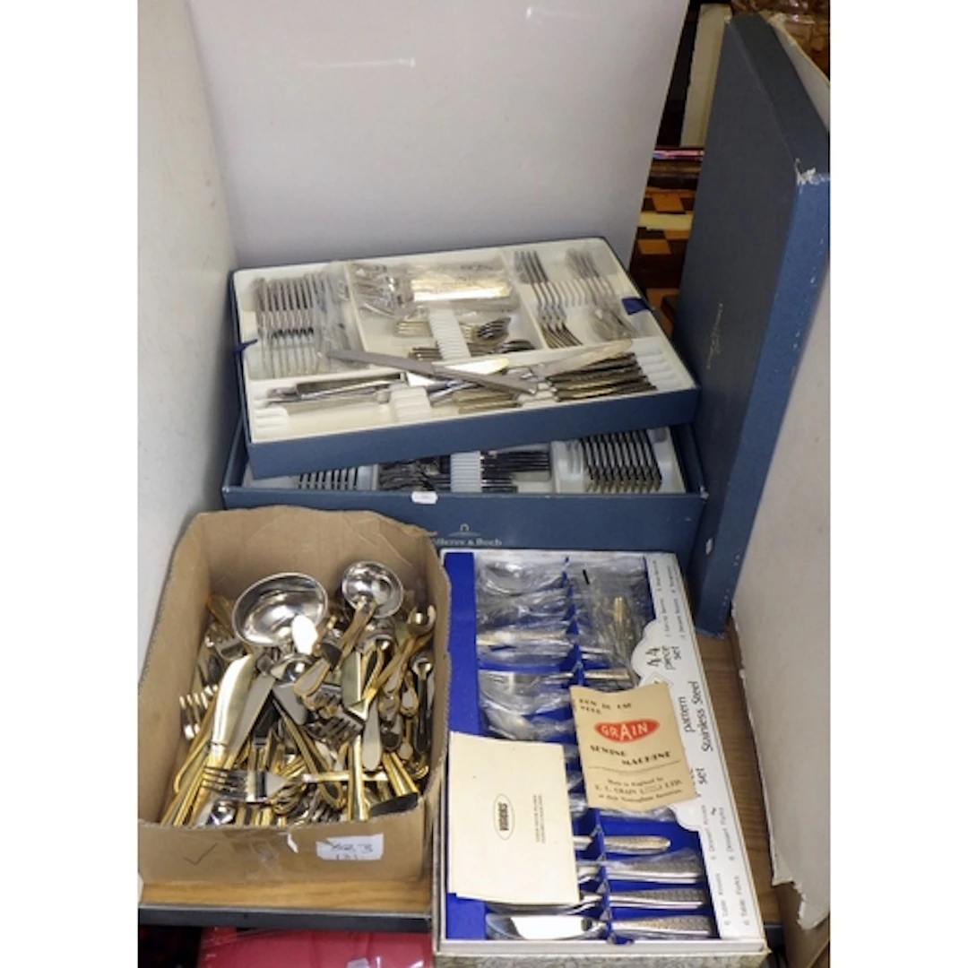 A large qty of cutlery to inc a Villeroy & Boch part set (3)