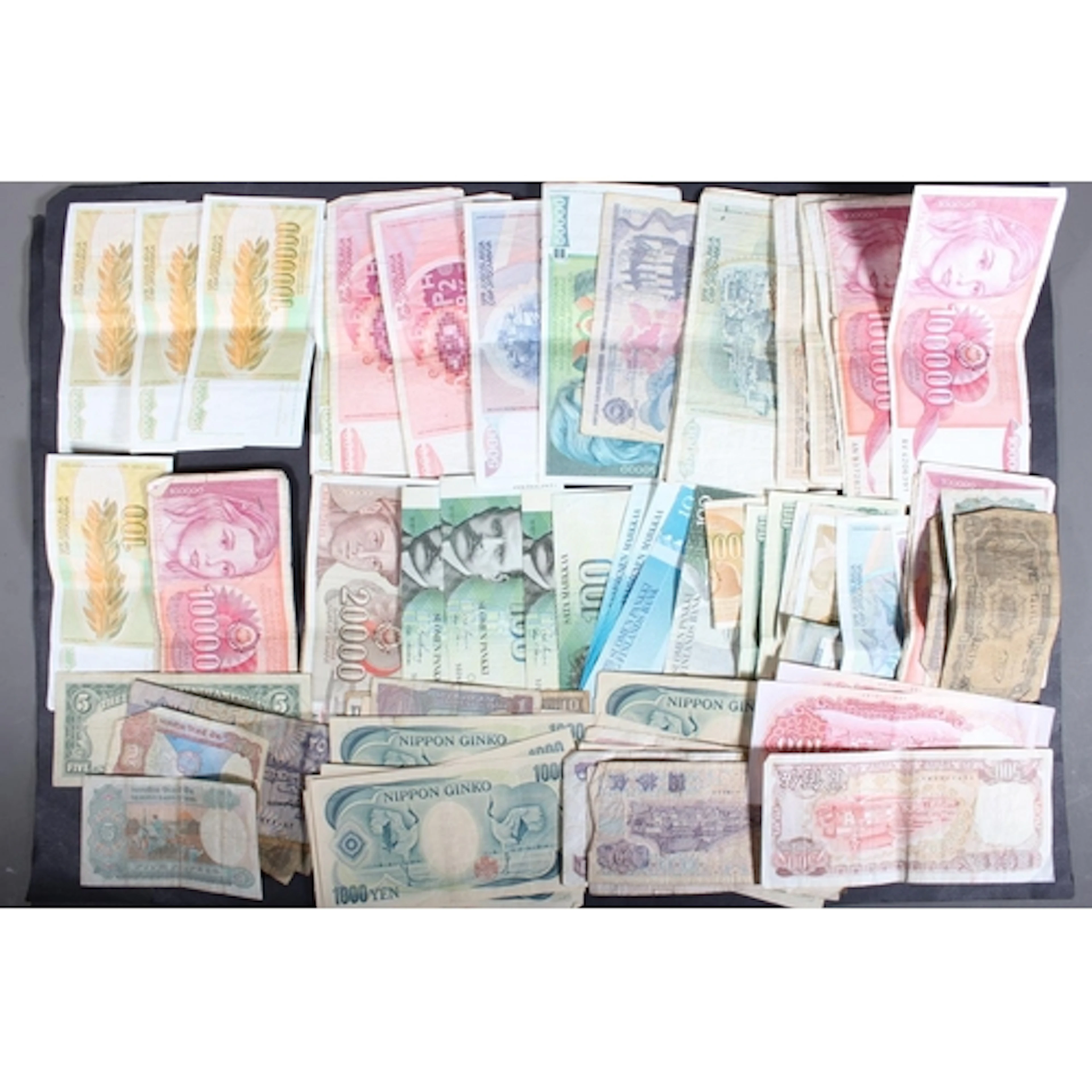 Large collection of foreign banknotes to include JAPAN 1000 ...