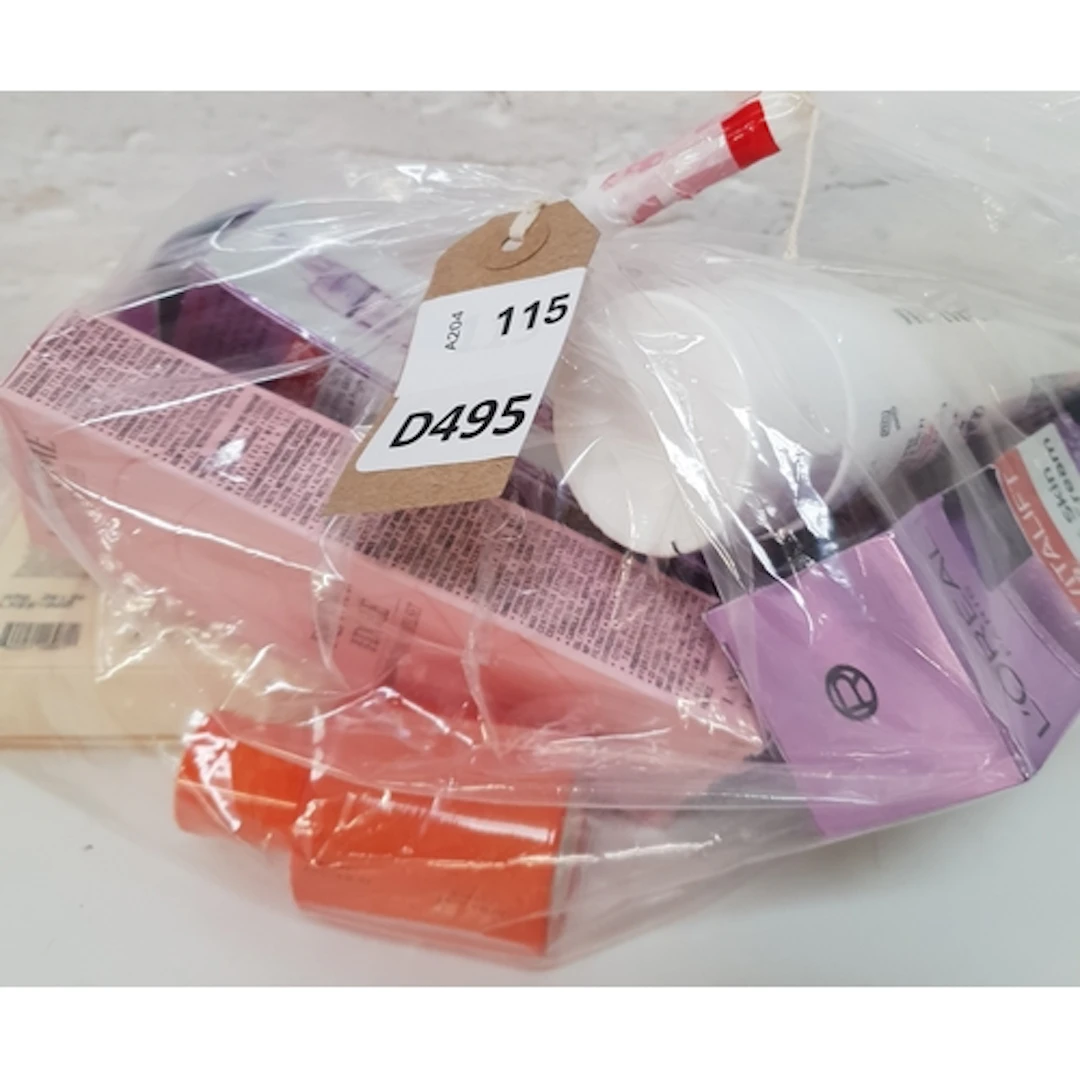 SELECTION OF EIGHT BRAND NEW TOILETRIES comprising Jo Malon...