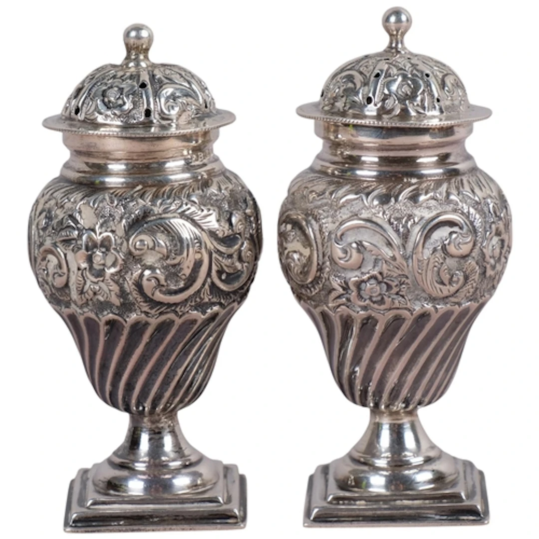 A pair of late Victorian silver pepperettes, Henry Matthews,...