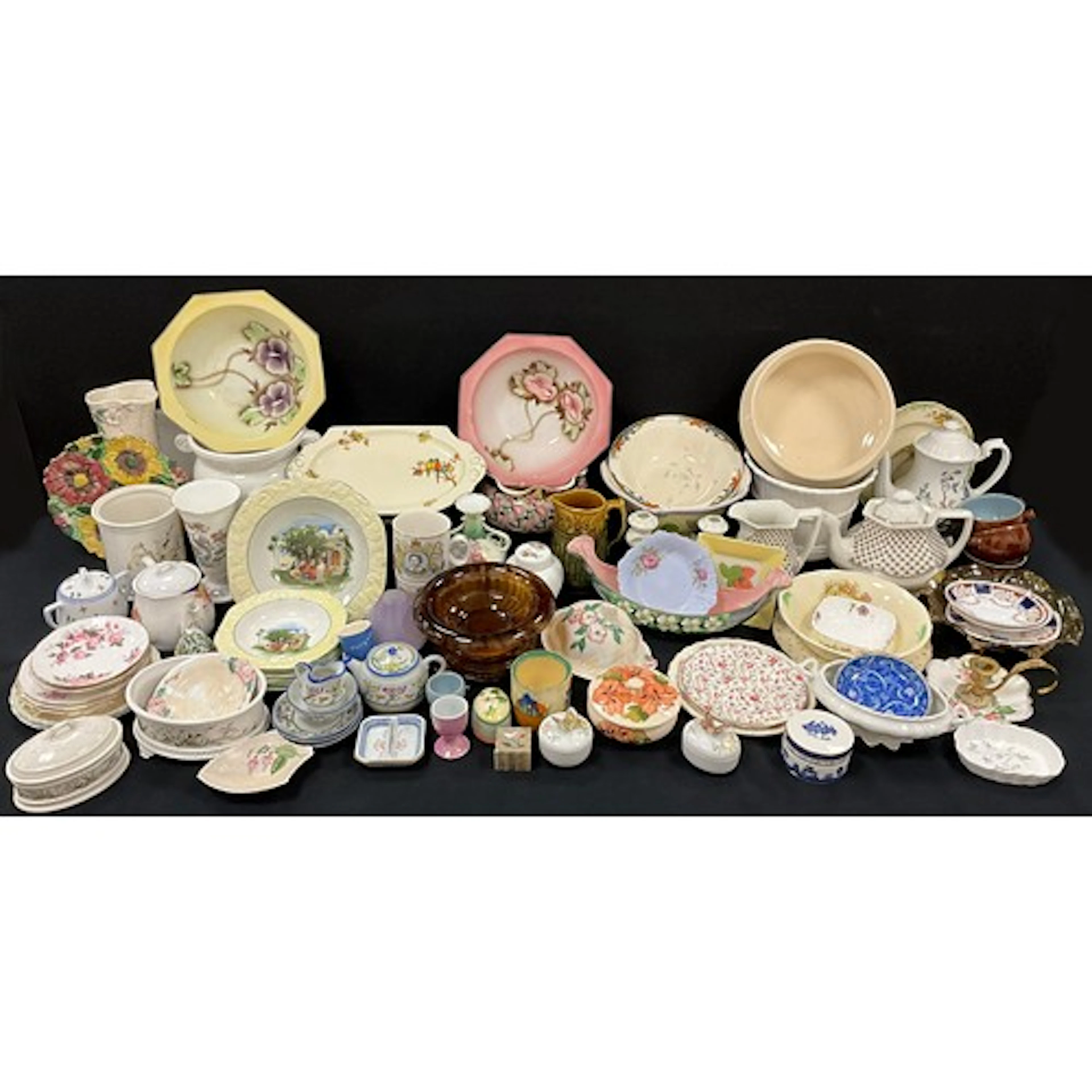 Ceramics - a Moorcroft hibiscus pattern cream trinket dish a...