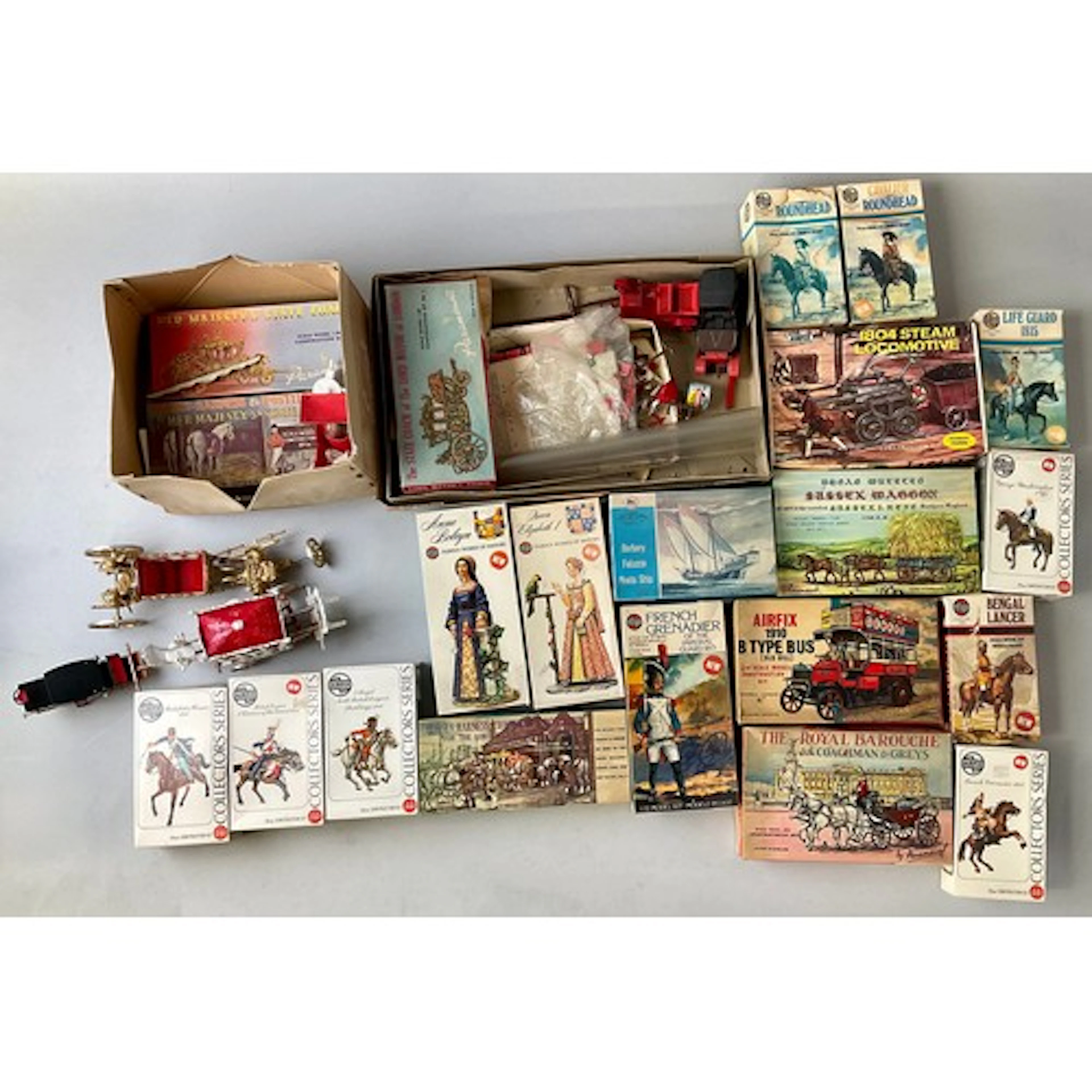 Airfix & Paramount - A quantity of Airfix construction kits ...