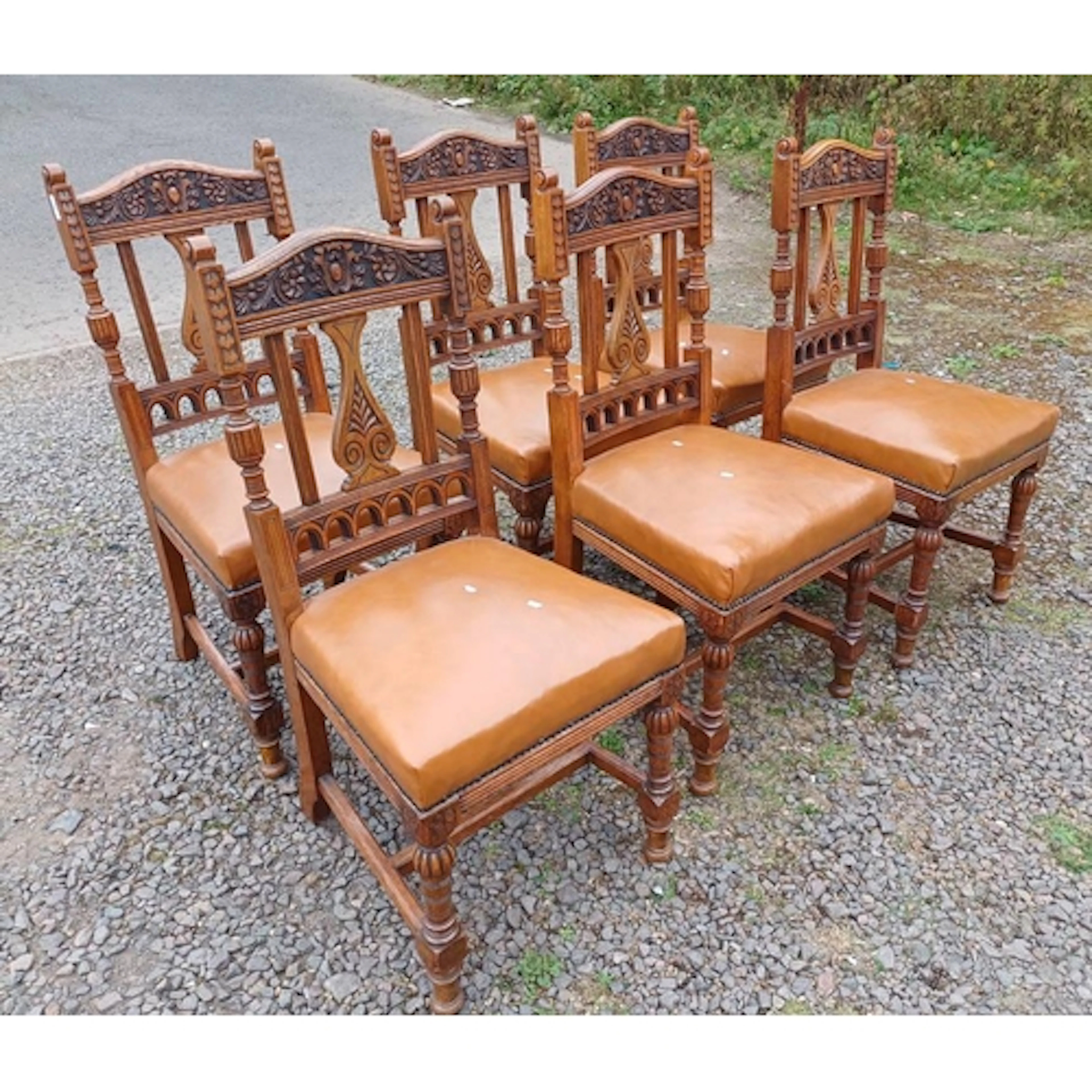 SET OF 6 19TH CENTURY CARVED OAK DINING CHAIRS ON FLUTED RI...