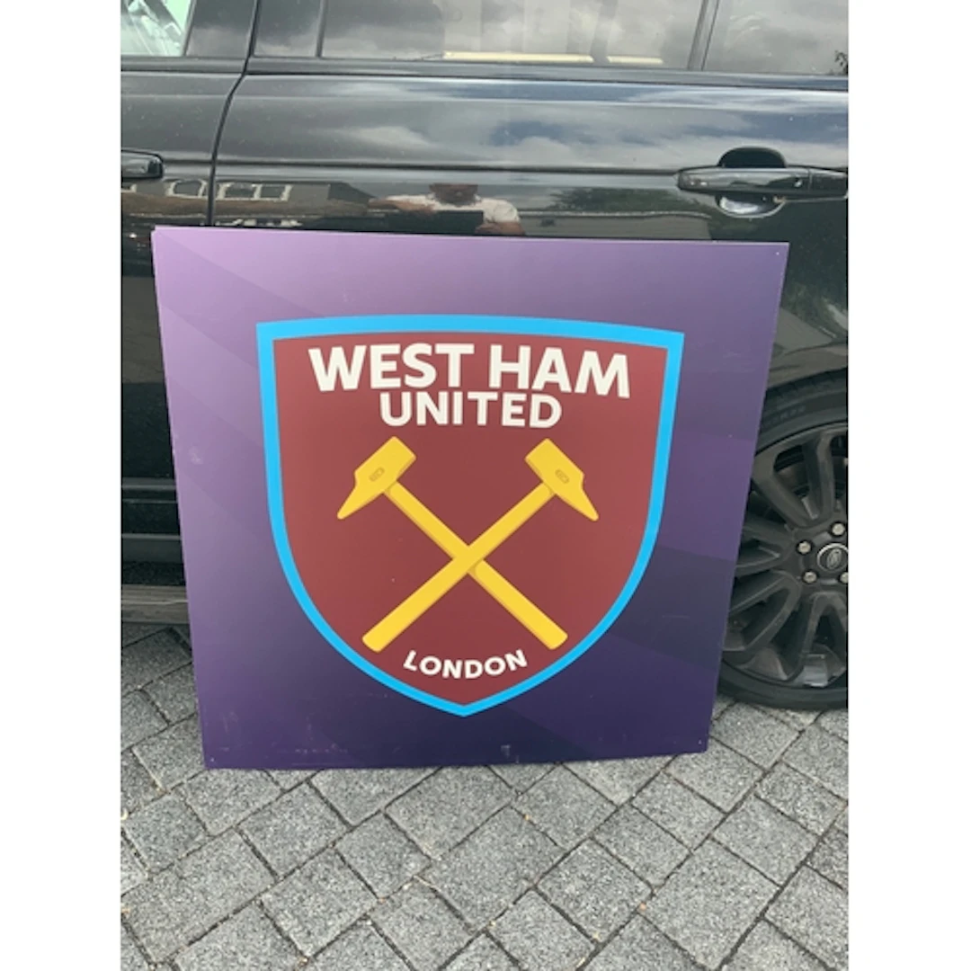 West Ham Crest Large Football Display: Superb modern Hammers...
