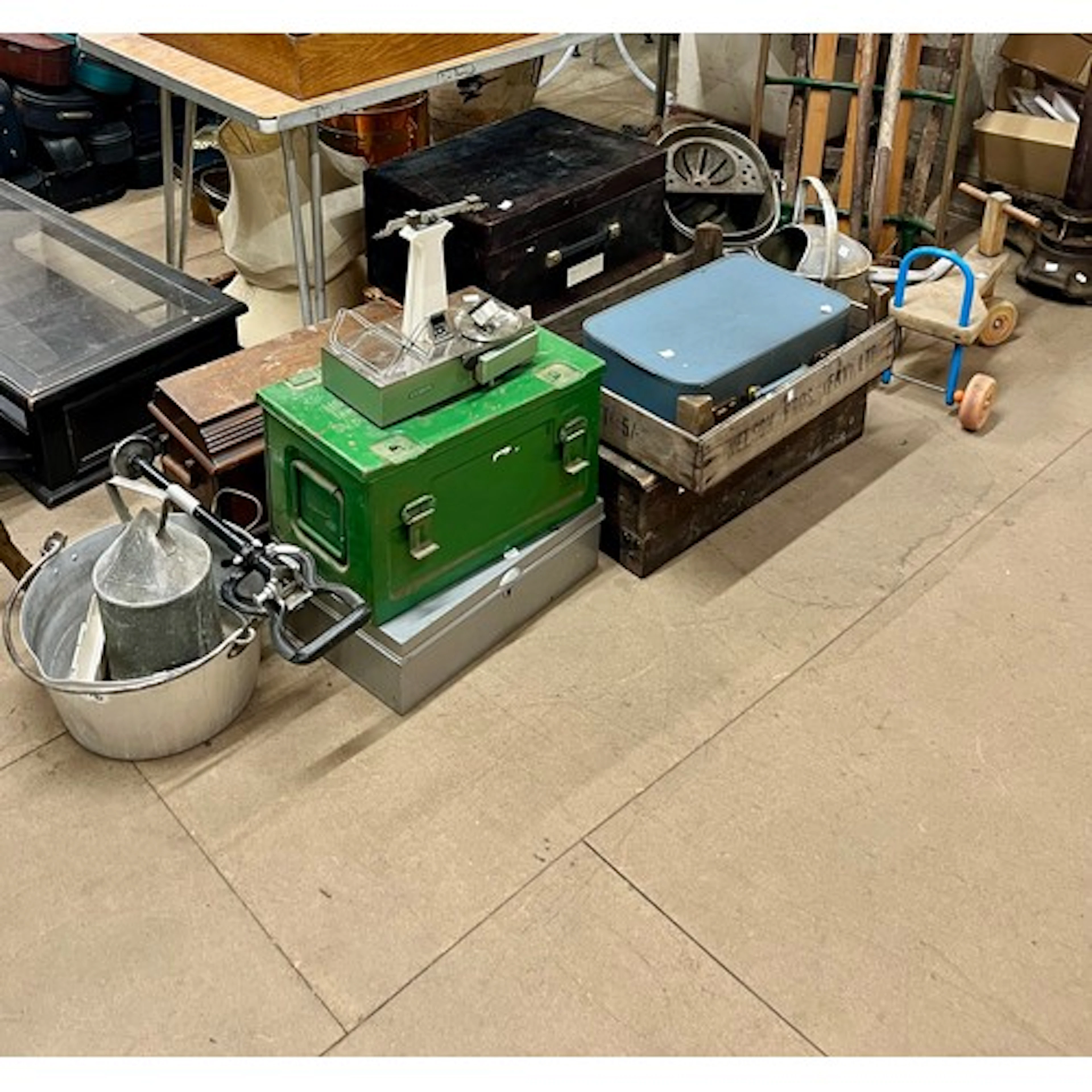 Assorted metalware, vintage sewing machine, garden tools, et...
