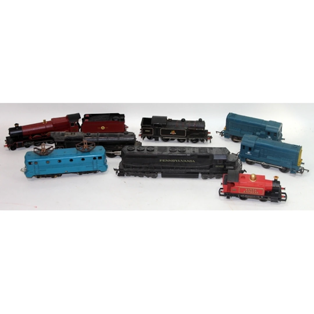 A collection of unboxed OO gauge locomotives, 8 in lot