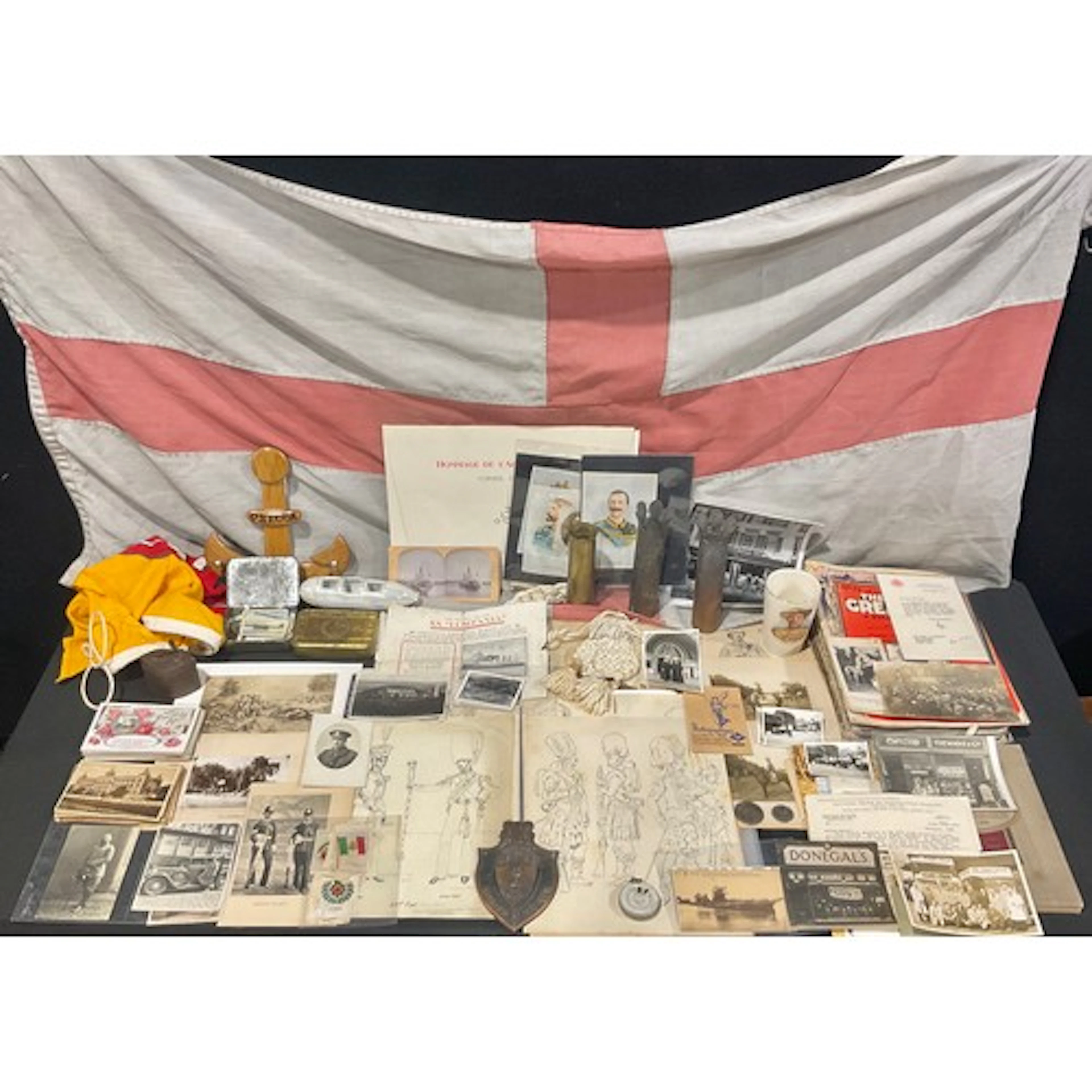 Militaria - A quantity of mixed militaria to include a novel...