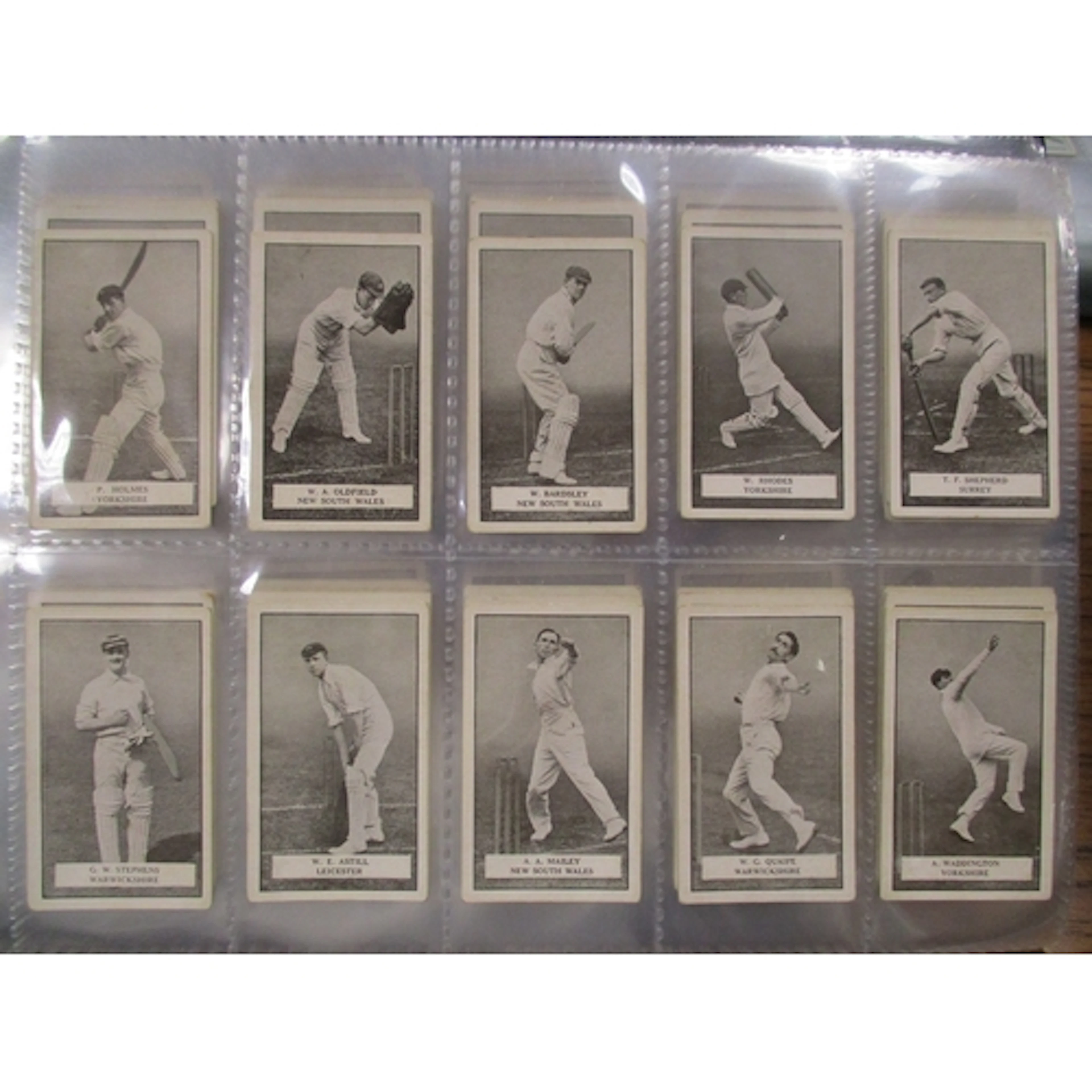 Gallaher. Collection in 4 albums and plastic sleeves with co...