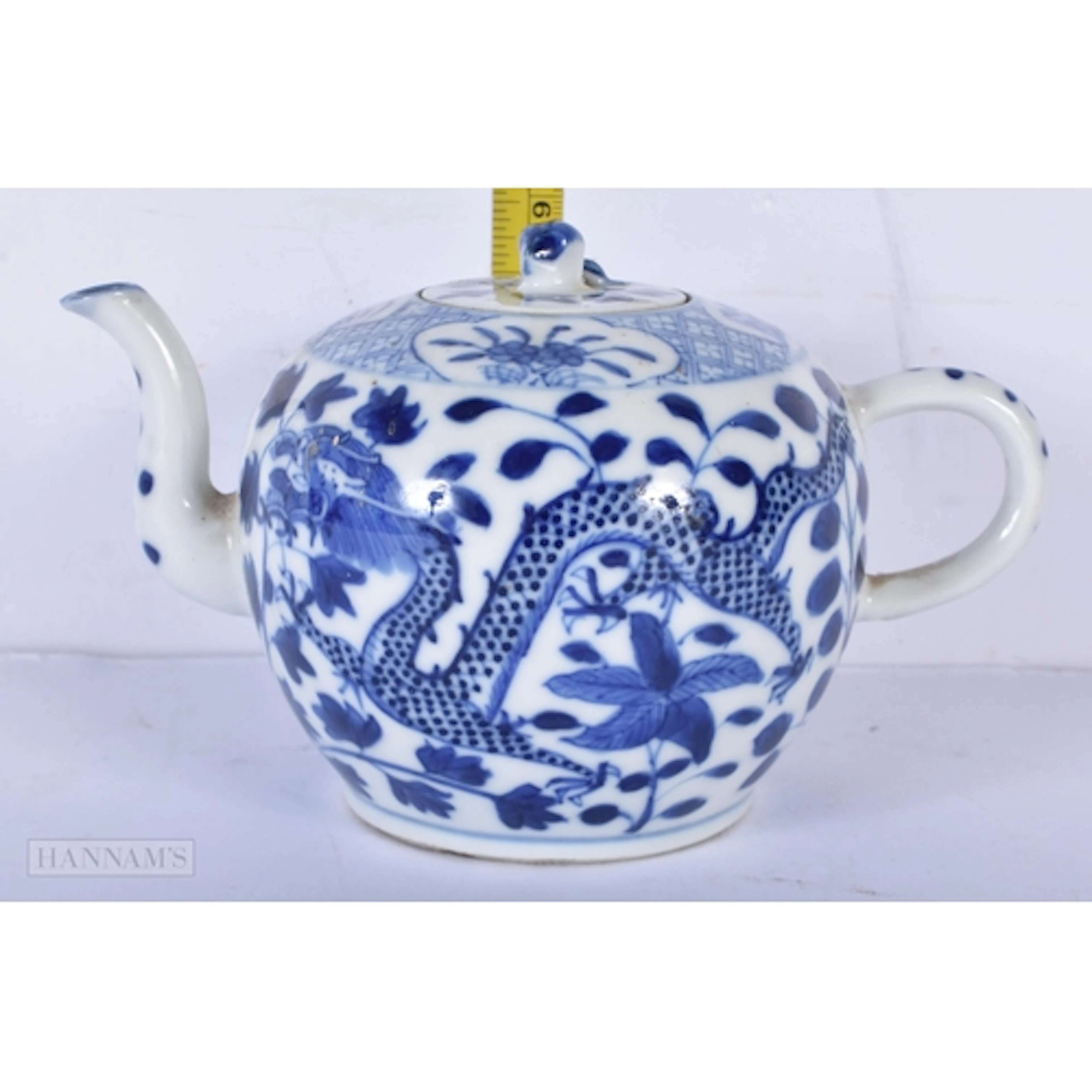 A Chinese porcelain blue and white teapot 9 x 15cm