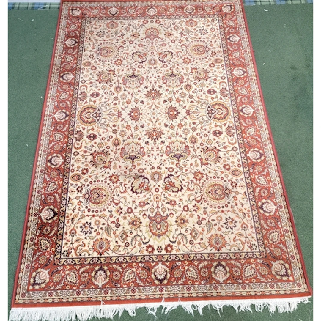 LARGE PERSIAN STYLE WOOL RUG decorated in an intricate flora...