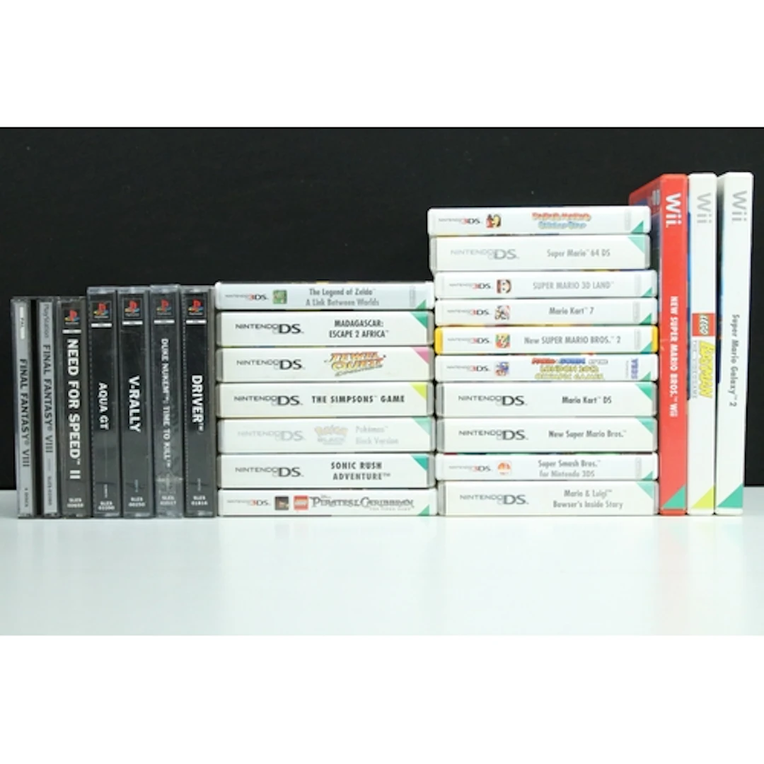 Gaming - 26 Cased games to include Sony PlayStation One, Nin...