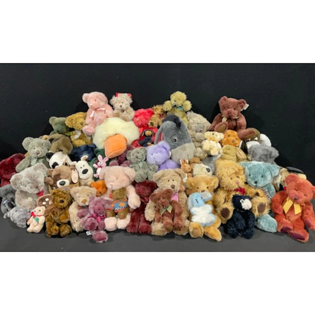 Toys - A large quantity of teddy bears & stuffed animals to ...