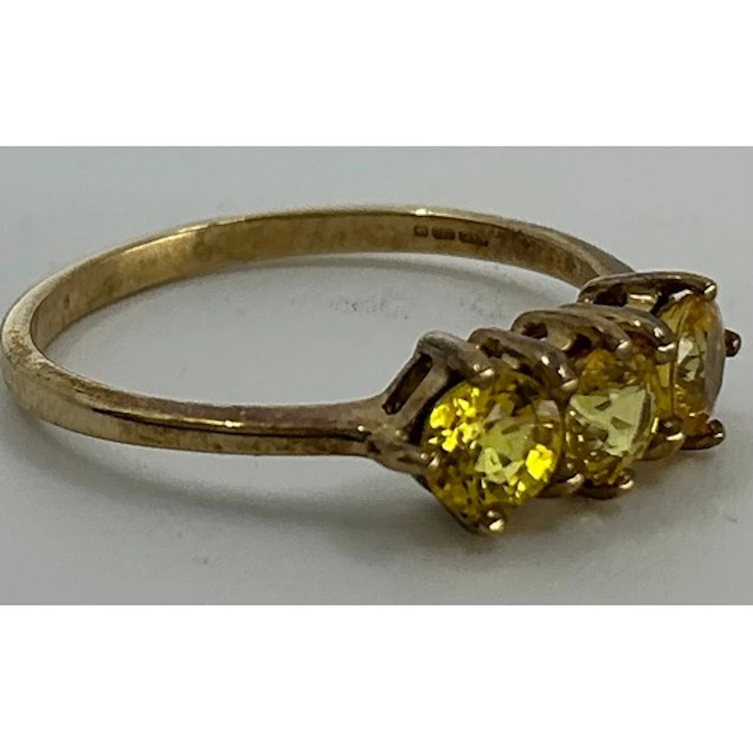 A vibrant yellow sapphire trilogy ring, 9ct gold shank, size...