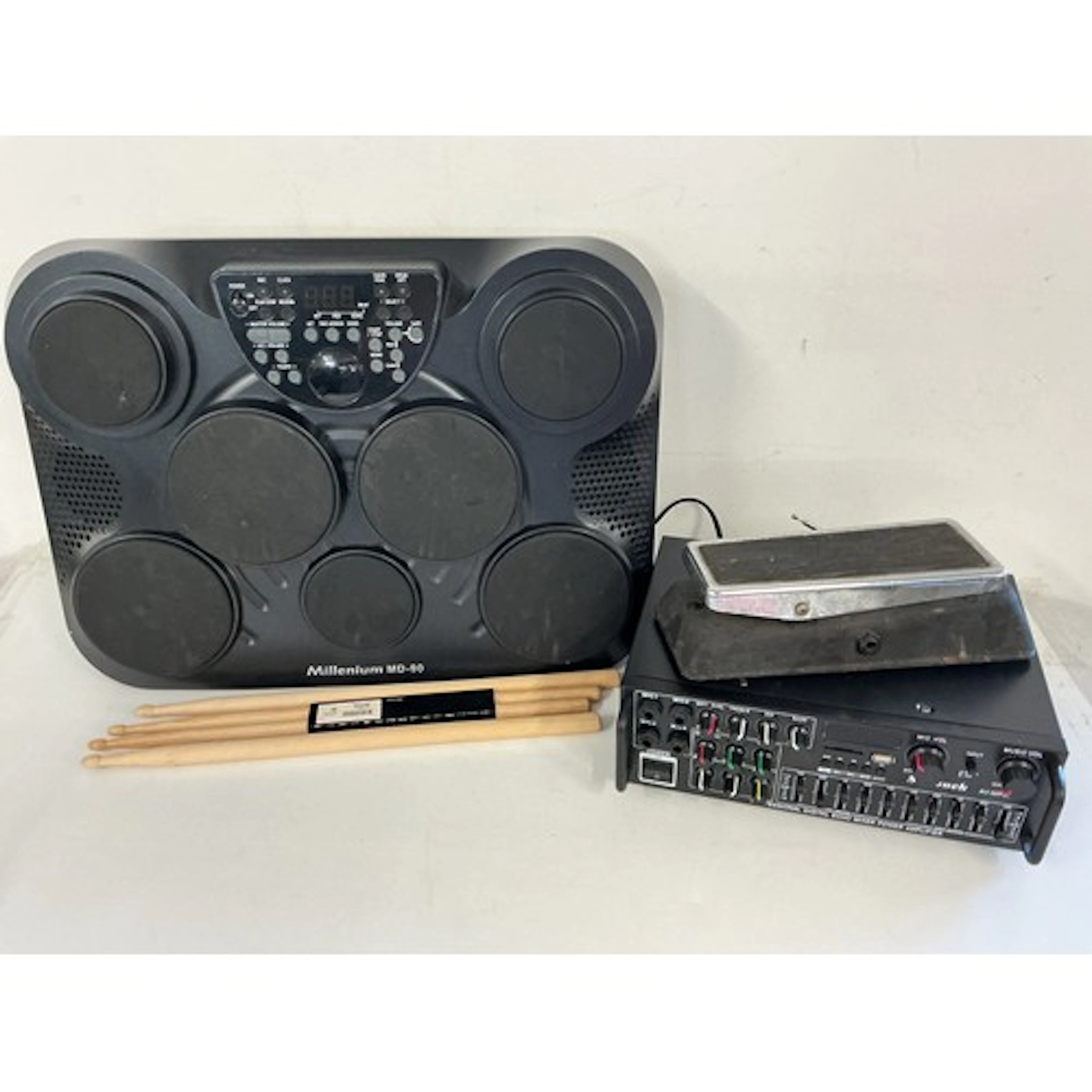 A boxed MD90 drum machine, a Sunbuck echo mixer and a vintag...