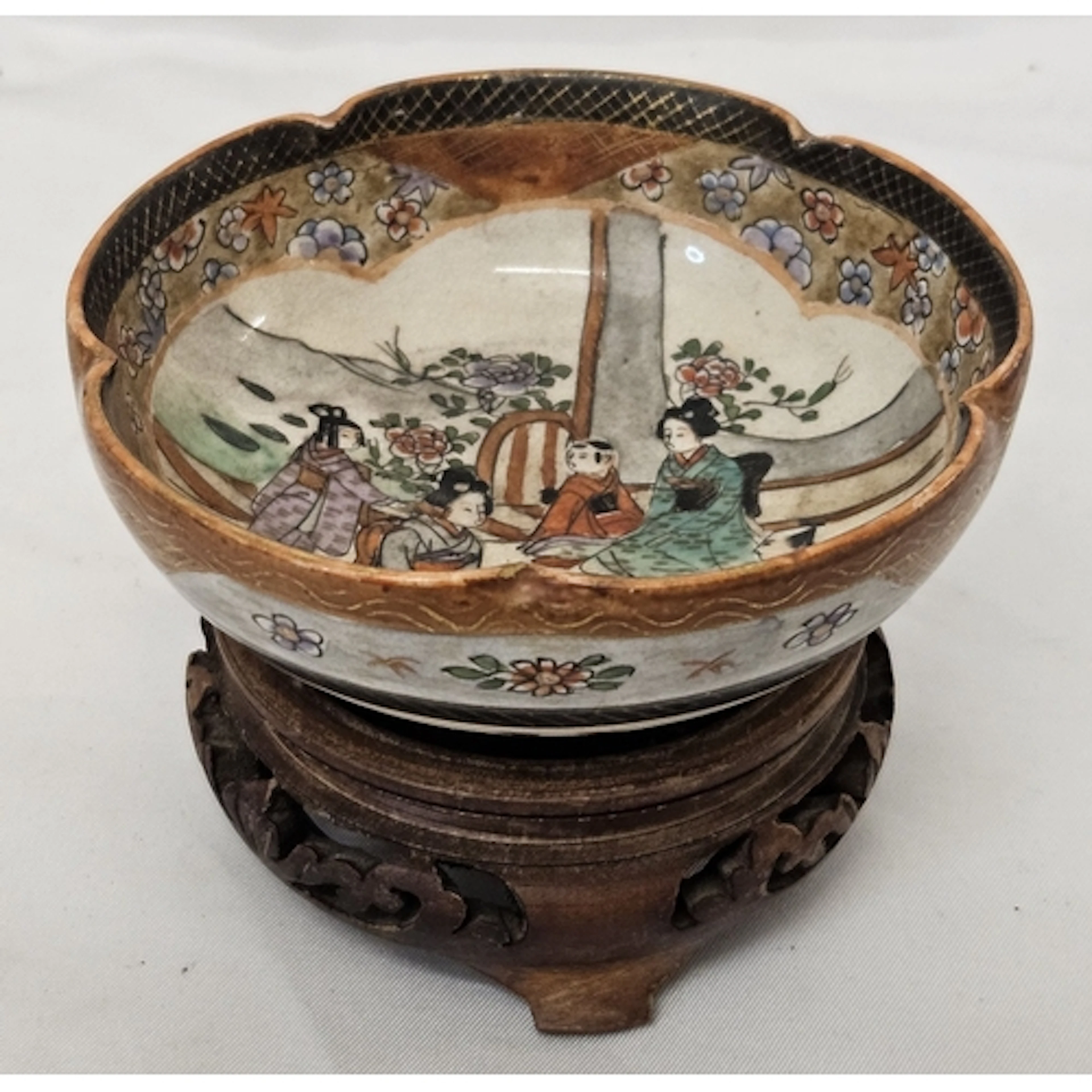 Japanese Satsuma Porcelain Small Bowl decorated with flowers...