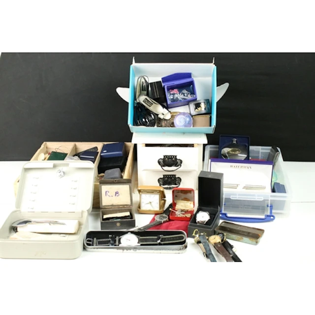 Collection of mixed collectables to include costume jeweller...