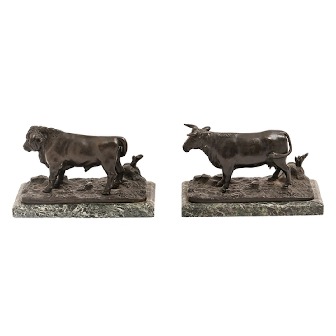 A pair of bronze animalier sculptures of bulls, early 20th c...