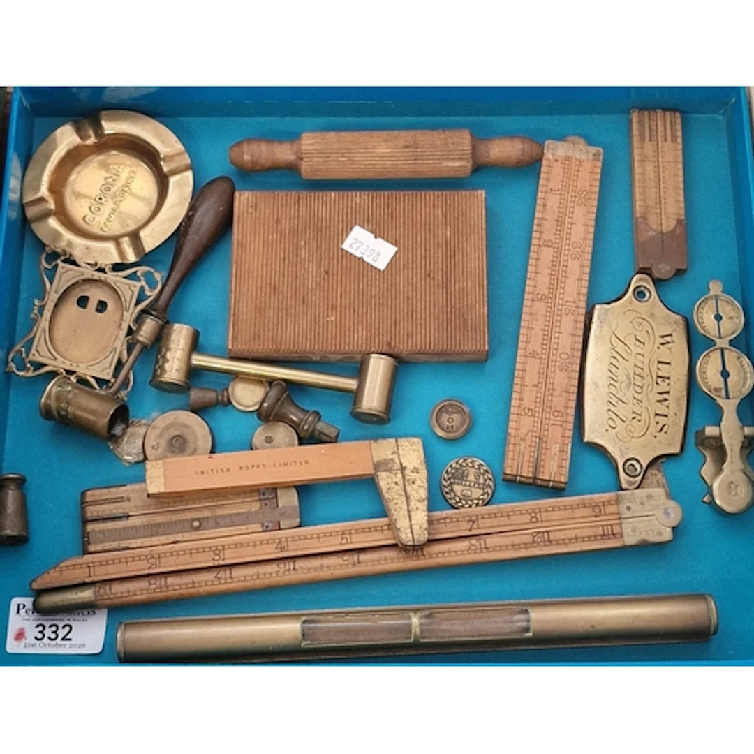 Collection of oddments to include: brass plaque marked W Lew...
