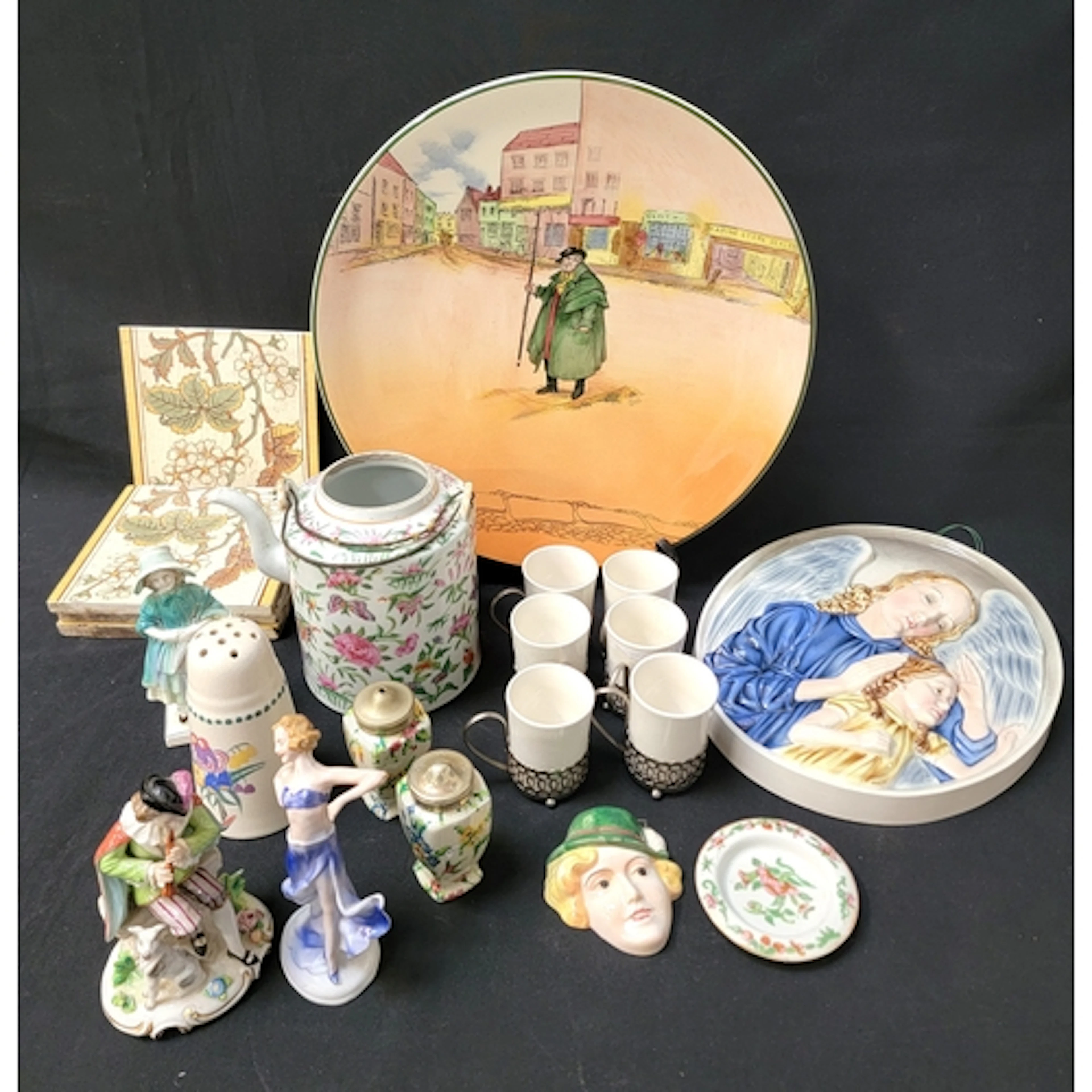 SELECTION OF DECORATIVE CERAMICS including a pair of Grimwad...