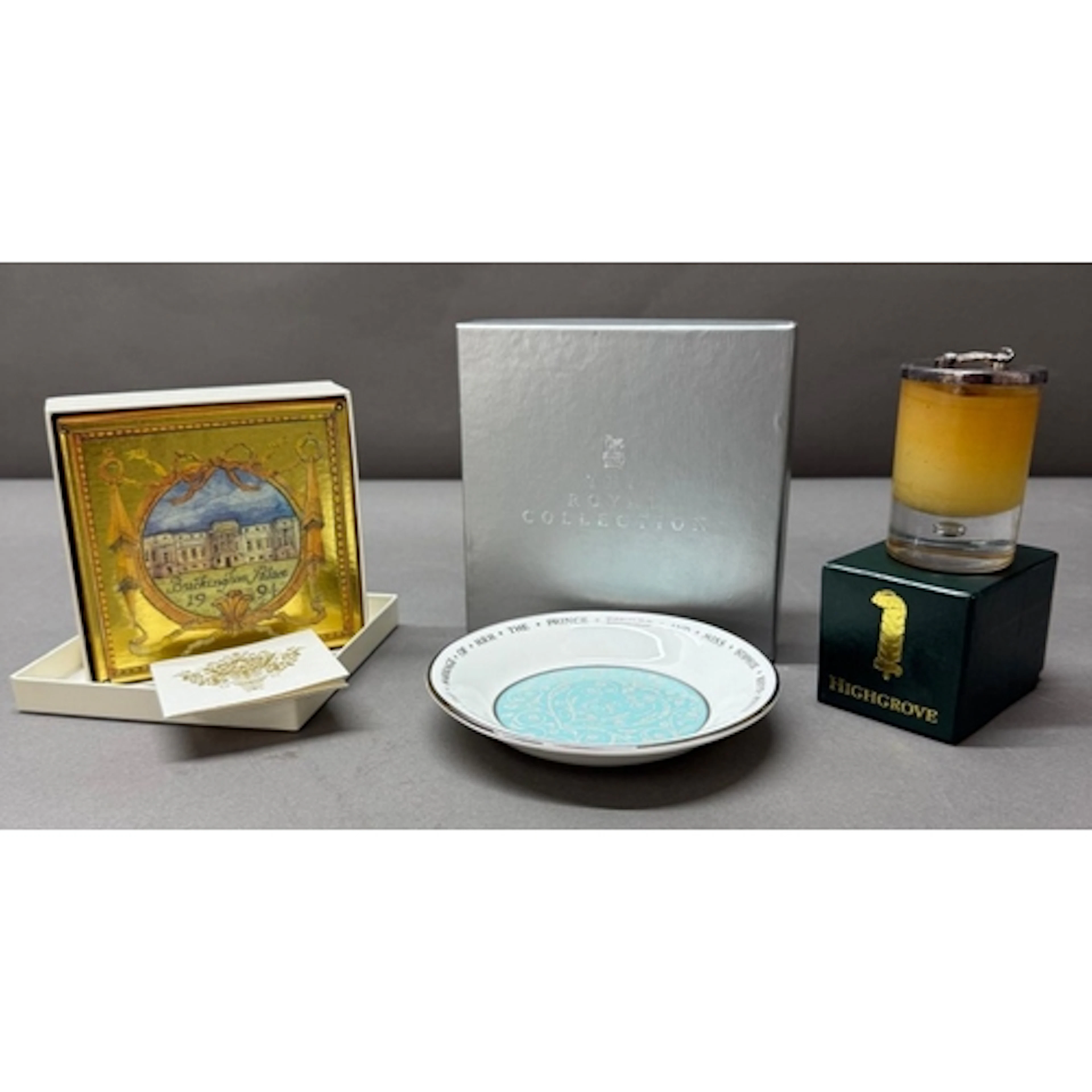 A small selection of British Royal themed memorabilia includ...