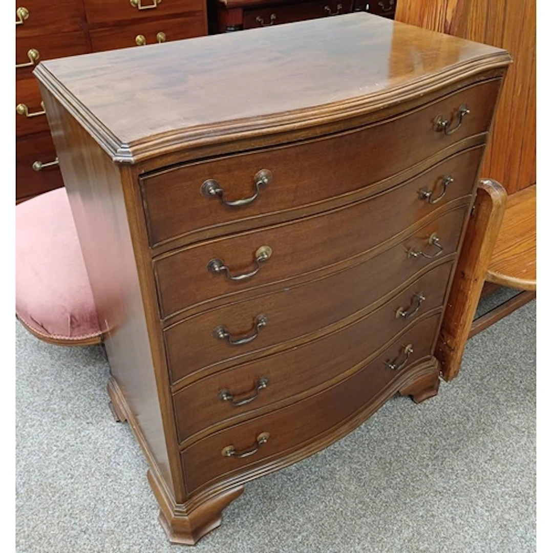 20TH CENTURY MAHOGANY CHEST OF 5 DRAWERS WITH SERPENTINE FRO...