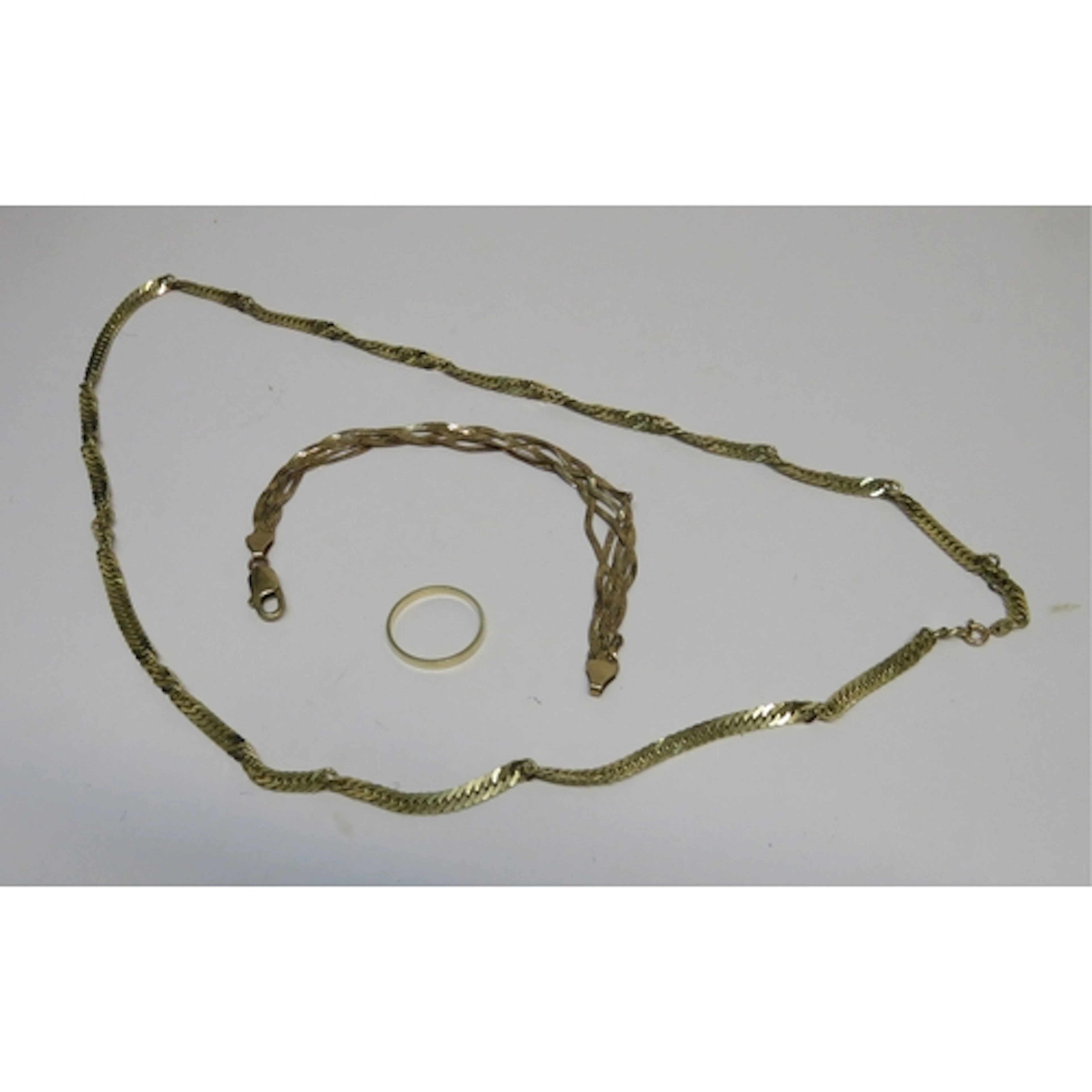 9ct Gold neck chain, 9ct gold bracelet and a 9ct gold weddin...