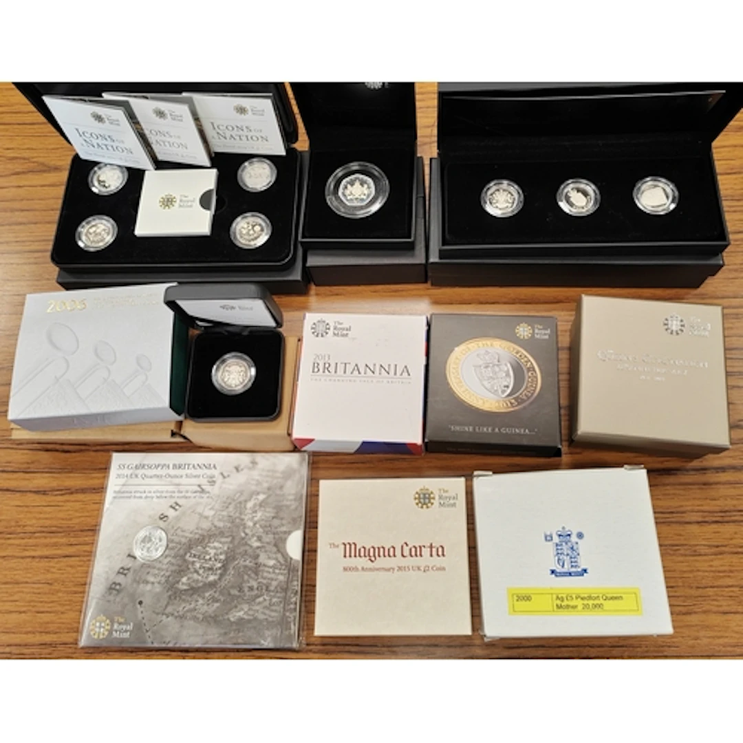 Collection of boxed silver proofs piedforts FDC, includes £5...