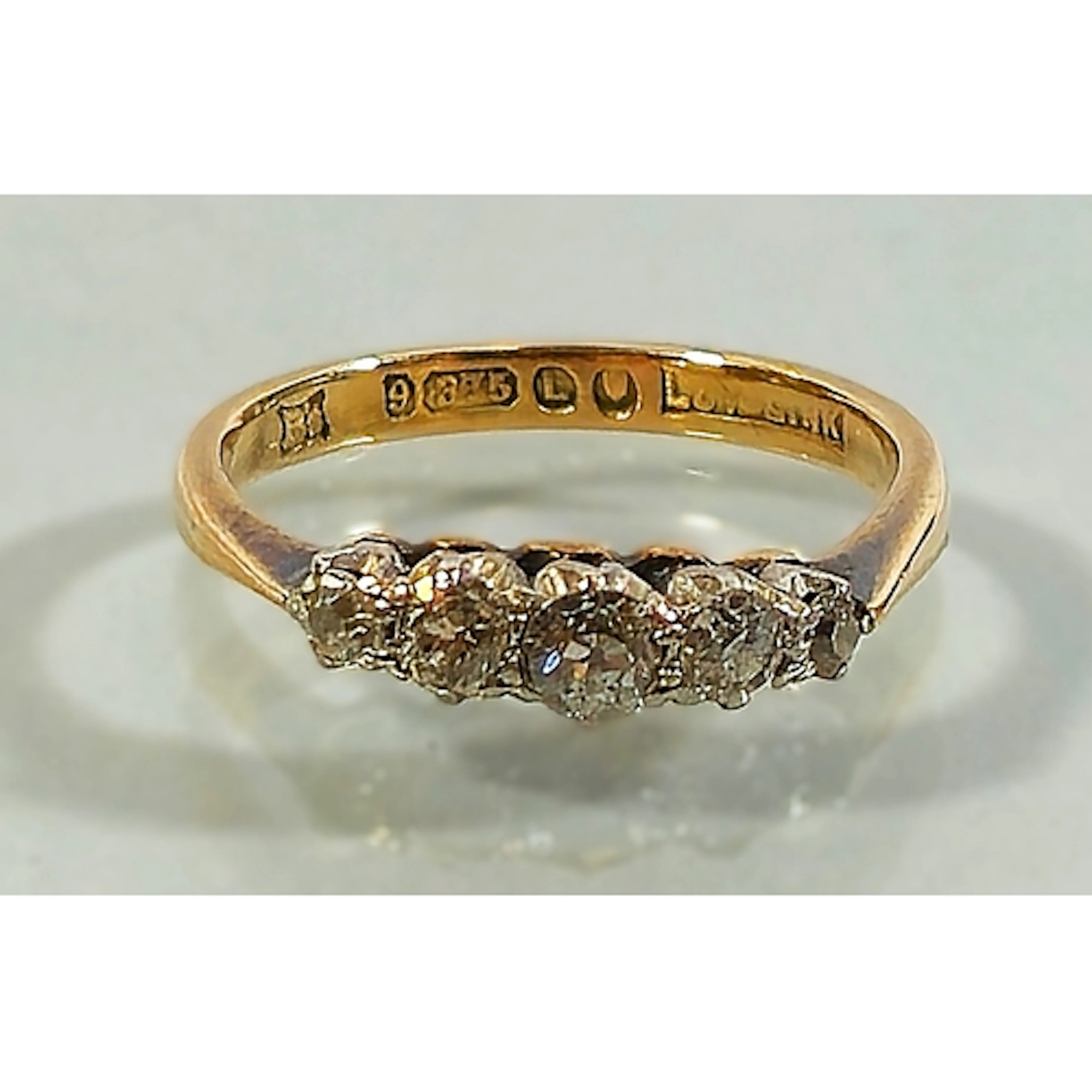 9ct gold diamond five stone ladies ring, set with five gradu...
