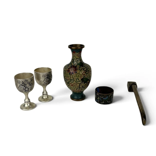 A COLLECTION OF CHINESE AND JAPANESE METAL ITEMS To include ...