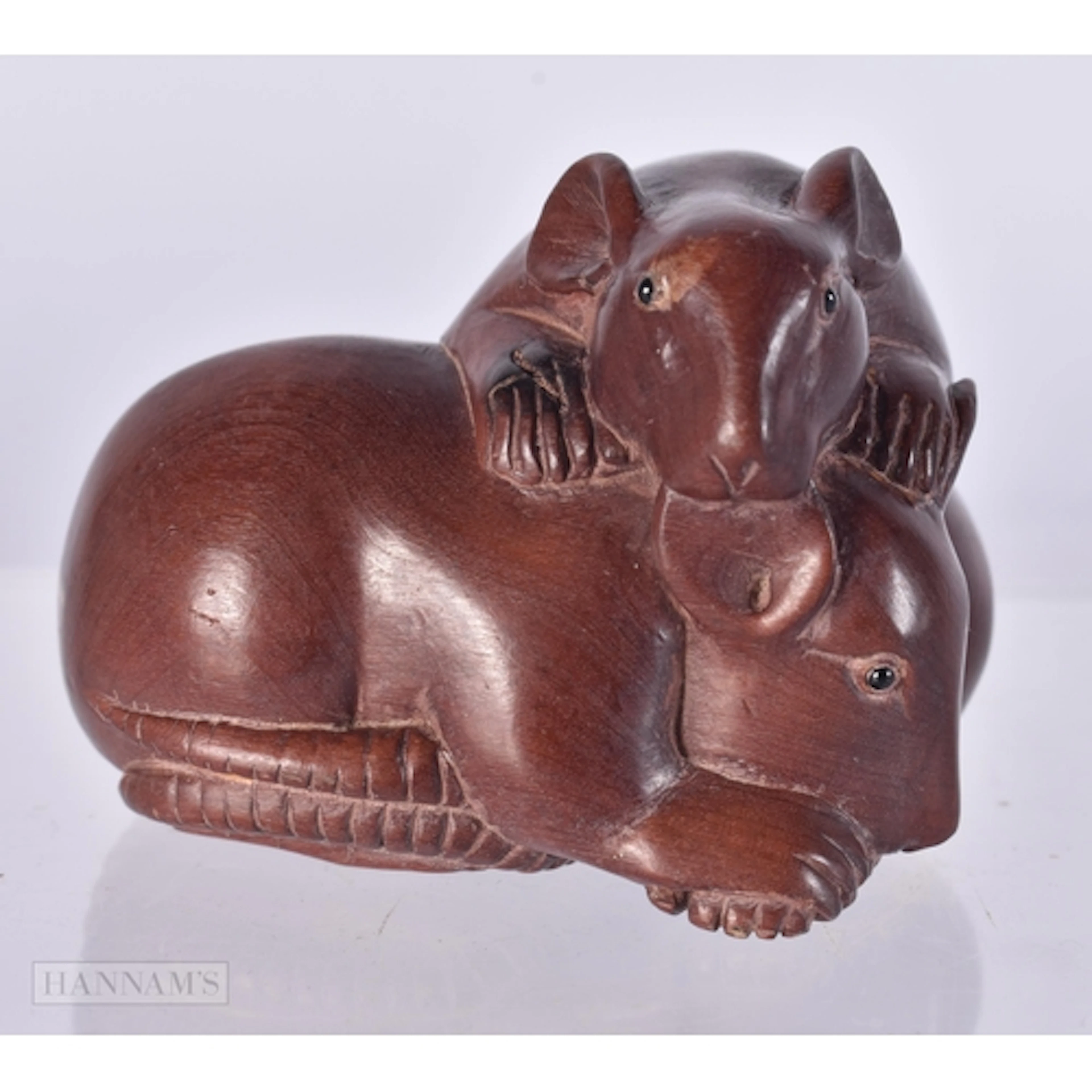 A CARVED WOOD RABBIT NETSUKE. 4 x 5.1 x 4.2 cm