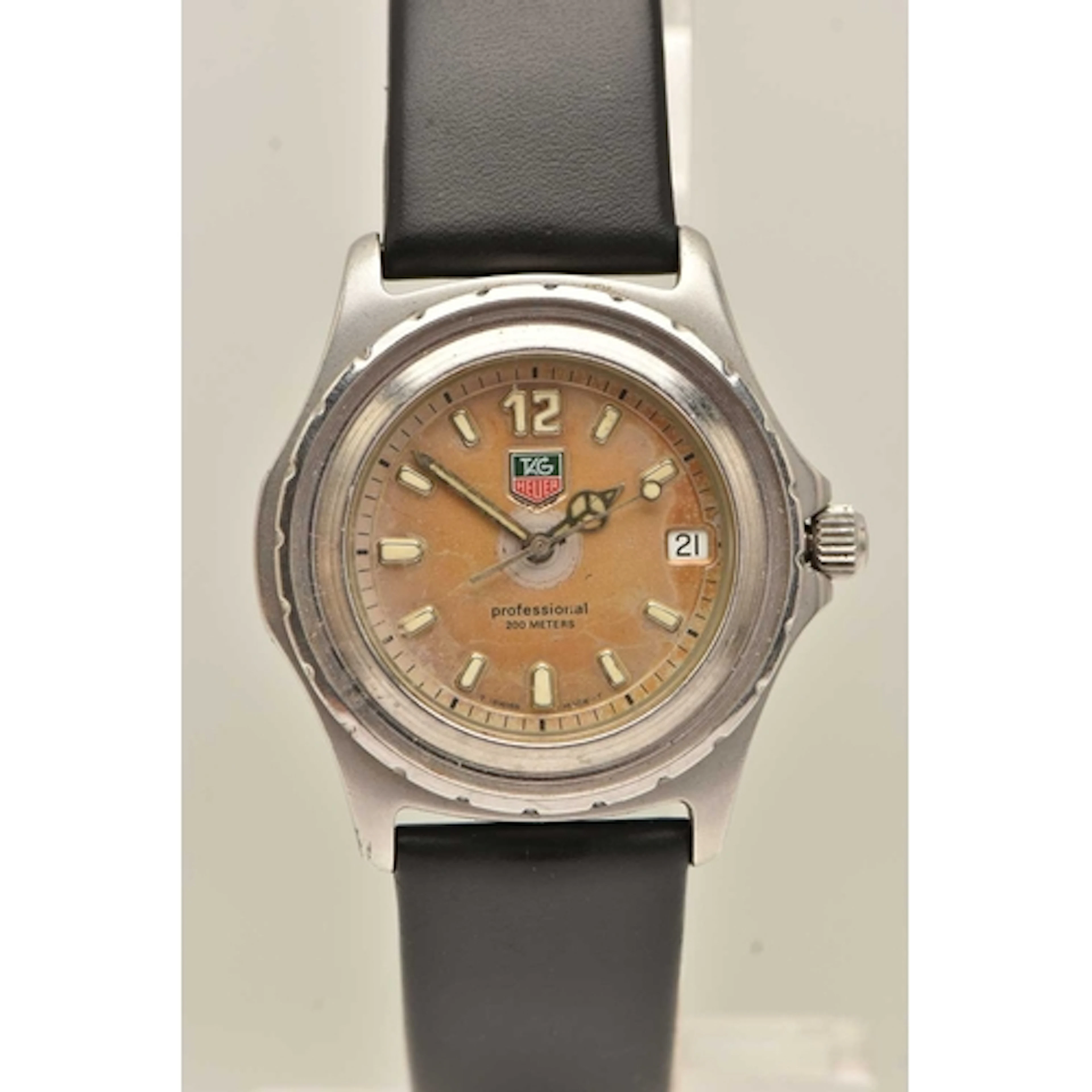 A 'TAG HEUER' WRISTWATCH, an AF quartz movement 'Tag Heuer' ...