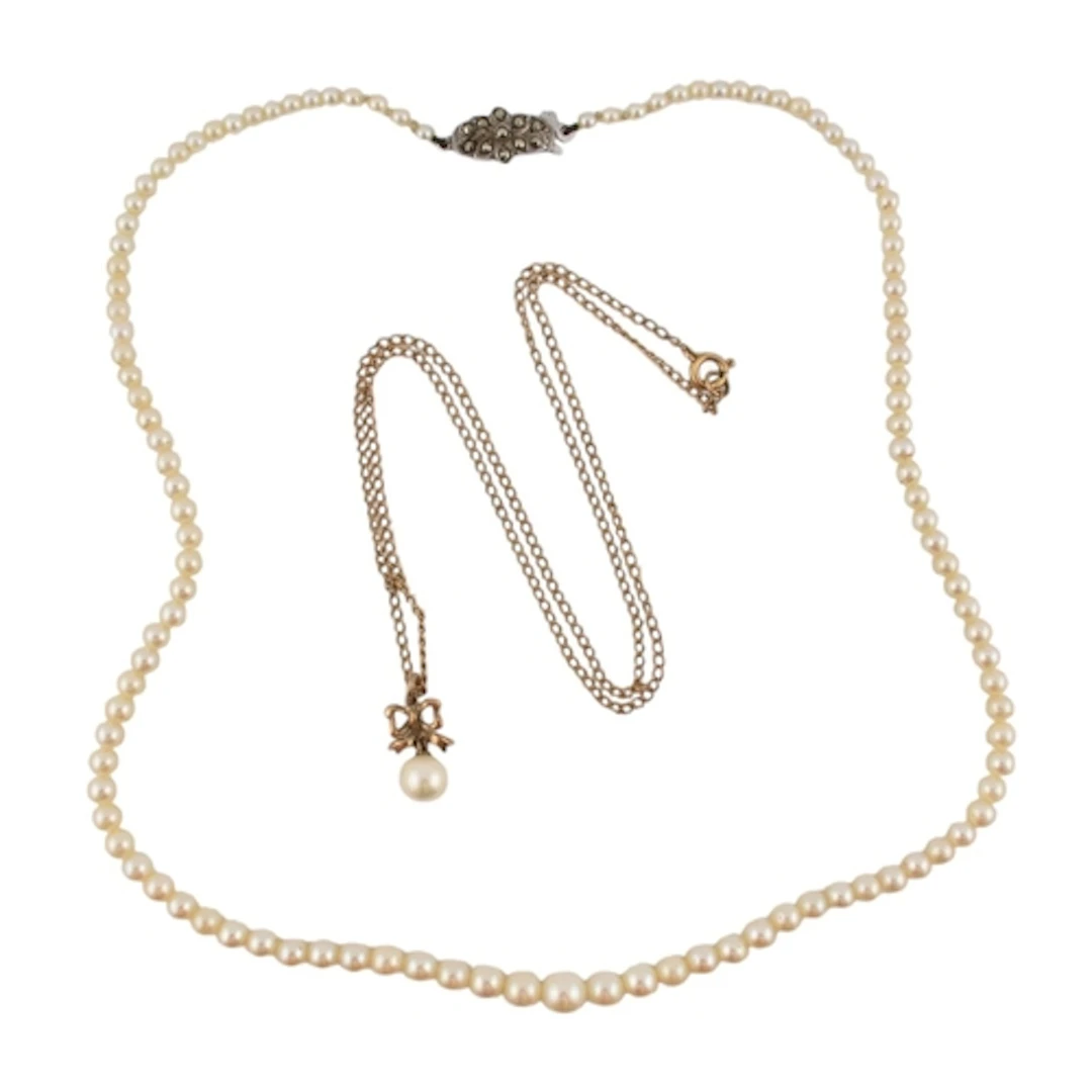 A hallmarked 9ct gold and pearl pendant necklace together wi...