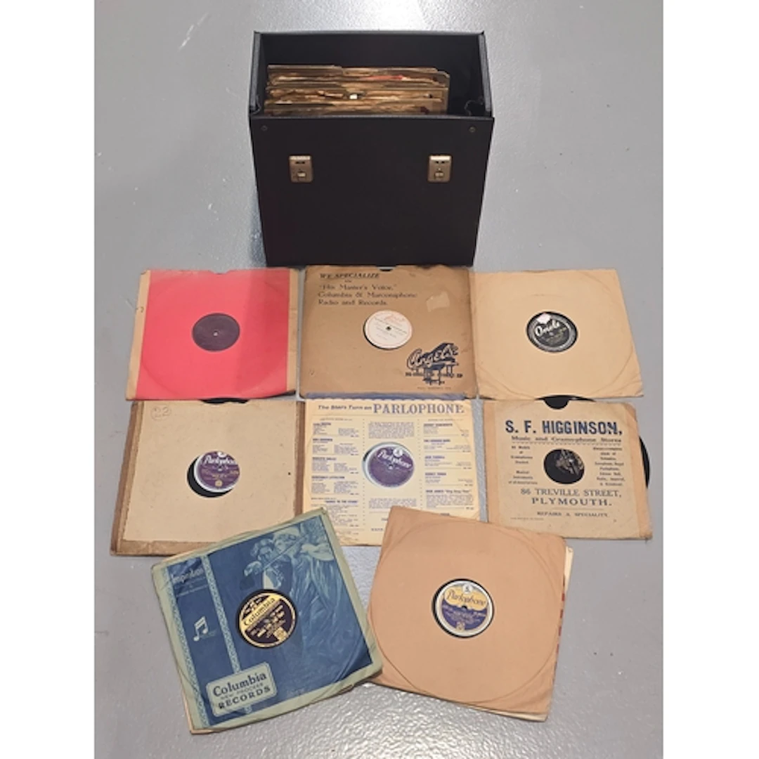 A case of jazz/swing 78rpm gramophone records. Artists "P-R"...