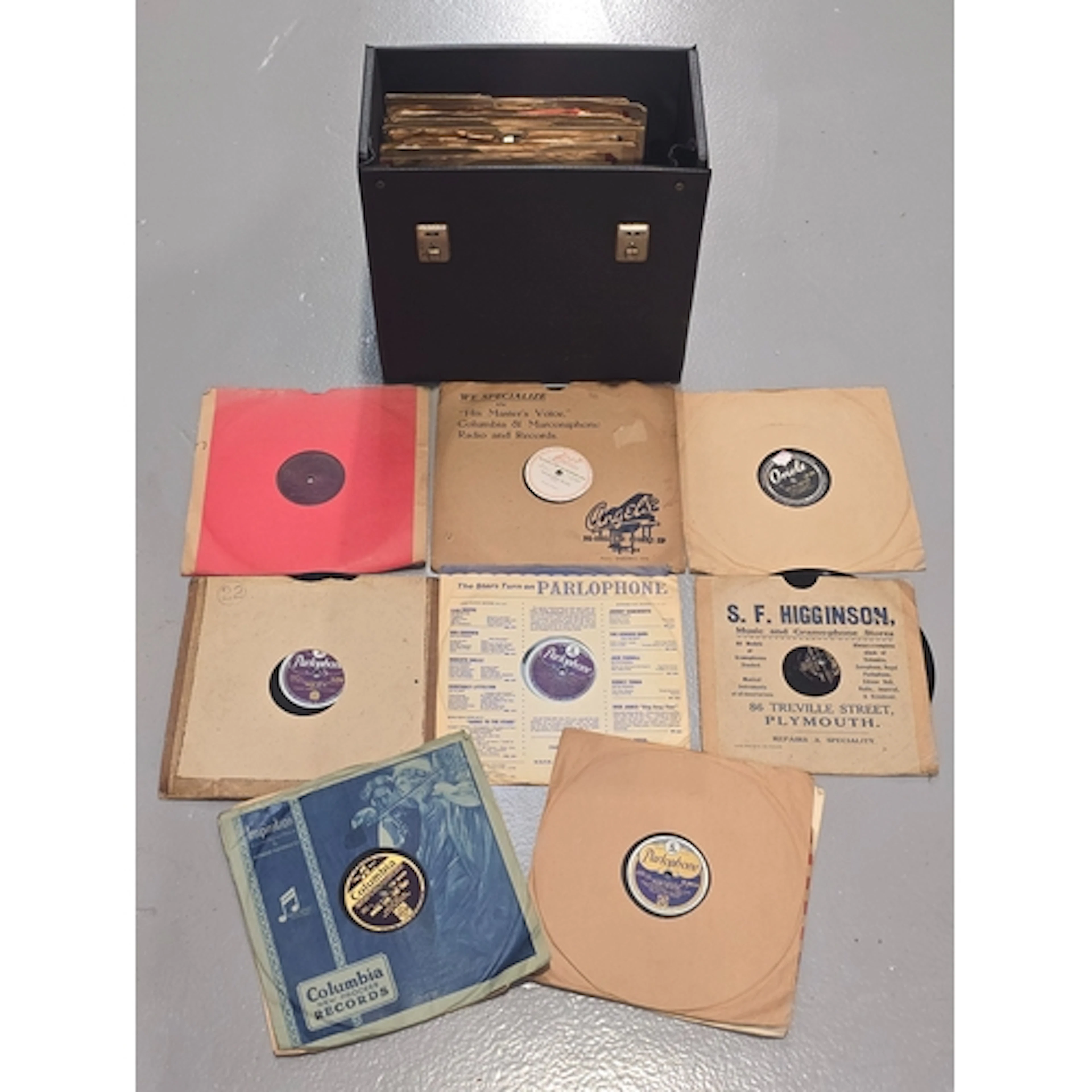 A case of jazz/swing 78rpm gramophone records. Artists "P-R"...